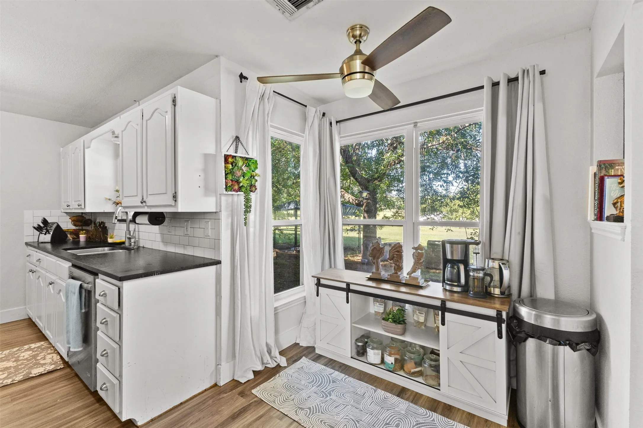Single Family Residence For Sale in Hill County , 455 Hcr 1256, Whitney, Texas 76692, 3 Bedroom, 3 Bathroom, 2 Garage spaces, 2,046 Sqft, built in 1985, mls#21407405, Real Estate Agent in Whitney, Homes For Sale in Hill county, Homes For Sale in Whitney, Realtor in Whitney Texas, Real Estate Brokerage Independent Realty Texas, Luminita Cordes Realtor