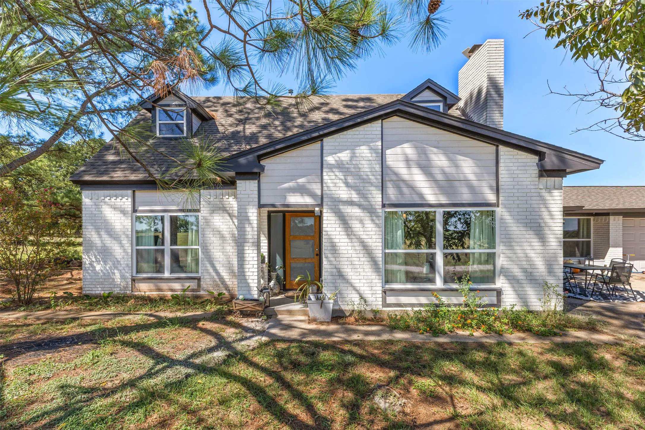Single Family Residence For Sale in Hill County , 455 Hcr 1256, Whitney, Texas 76692, 3 Bedroom, 3 Bathroom, 2 Garage spaces, 2,046 Sqft, built in 1985, mls#21407405, Real Estate Agent in Whitney, Homes For Sale in Hill county, Homes For Sale in Whitney, Realtor in Whitney Texas, Real Estate Brokerage Independent Realty Texas, Luminita Cordes Realtor