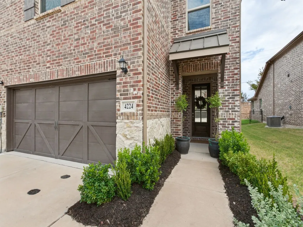 Townhouse For Sale in Denton County , 4224 Mingo Drive, Carrollton, Texas 75010, 3 Bedroom, 3 Bathroom, 2 Garage spaces, 2,091 Sqft, built in 2022, mls#21398956, Real Estate Agent in Carrollton, Homes For Sale in Denton county, Homes For Sale in Carrollton, Realtor in Carrollton Texas, Real Estate Brokerage Independent Realty Texas, Luminita Cordes Realtor