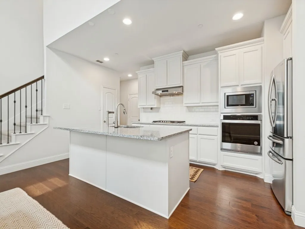 Townhouse For Sale in Denton County , 4224 Mingo Drive, Carrollton, Texas 75010, 3 Bedroom, 3 Bathroom, 2 Garage spaces, 2,091 Sqft, built in 2022, mls#21398956, Real Estate Agent in Carrollton, Homes For Sale in Denton county, Homes For Sale in Carrollton, Realtor in Carrollton Texas, Real Estate Brokerage Independent Realty Texas, Luminita Cordes Realtor