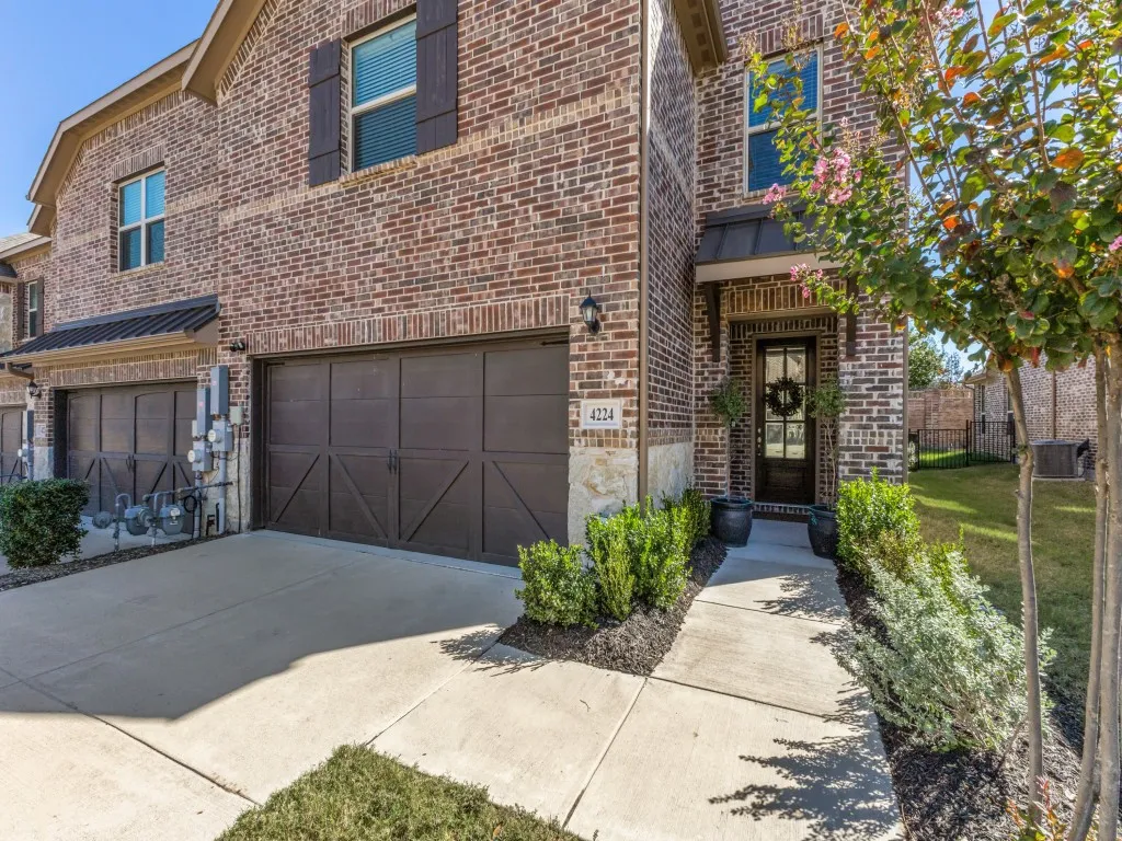 Townhouse For Sale in Denton County , 4224 Mingo Drive, Carrollton, Texas 75010, 3 Bedroom, 3 Bathroom, 2 Garage spaces, 2,091 Sqft, built in 2022, mls#21398956, Real Estate Agent in Carrollton, Homes For Sale in Denton county, Homes For Sale in Carrollton, Realtor in Carrollton Texas, Real Estate Brokerage Independent Realty Texas, Luminita Cordes Realtor
