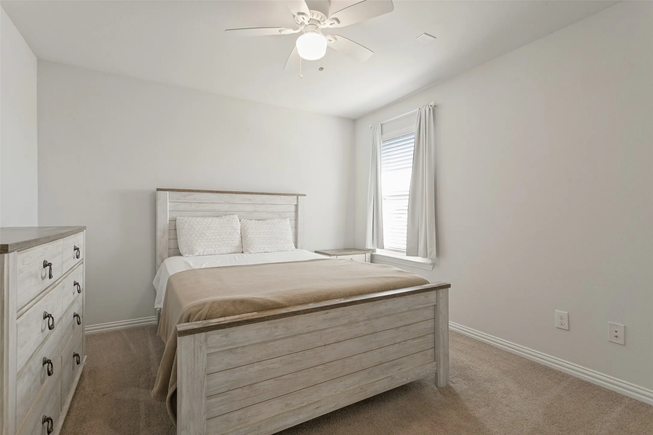 Single Family Residence For Sale in Denton County , 1989 Hope Tinley Court, Lewisville, Texas 75077, 3 Bedroom, 3 Bathroom, 2 Garage spaces, 1,776 Sqft, built in 2019, mls#21405761, Real Estate Agent in Lewisville, Homes For Sale in Denton county, Homes For Sale in Lewisville, Realtor in Lewisville Texas, Real Estate Brokerage Independent Realty Texas, Luminita Cordes Realtor