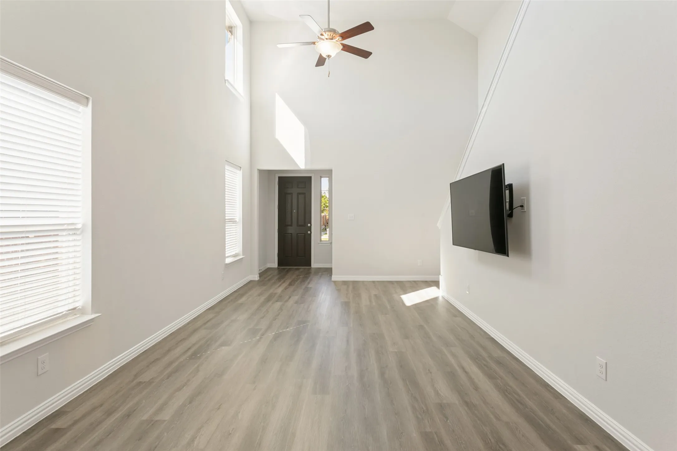 Single Family Residence For Sale in Denton County , 1989 Hope Tinley Court, Lewisville, Texas 75077, 3 Bedroom, 3 Bathroom, 2 Garage spaces, 1,776 Sqft, built in 2019, mls#21405761, Real Estate Agent in Lewisville, Homes For Sale in Denton county, Homes For Sale in Lewisville, Realtor in Lewisville Texas, Real Estate Brokerage Independent Realty Texas, Luminita Cordes Realtor