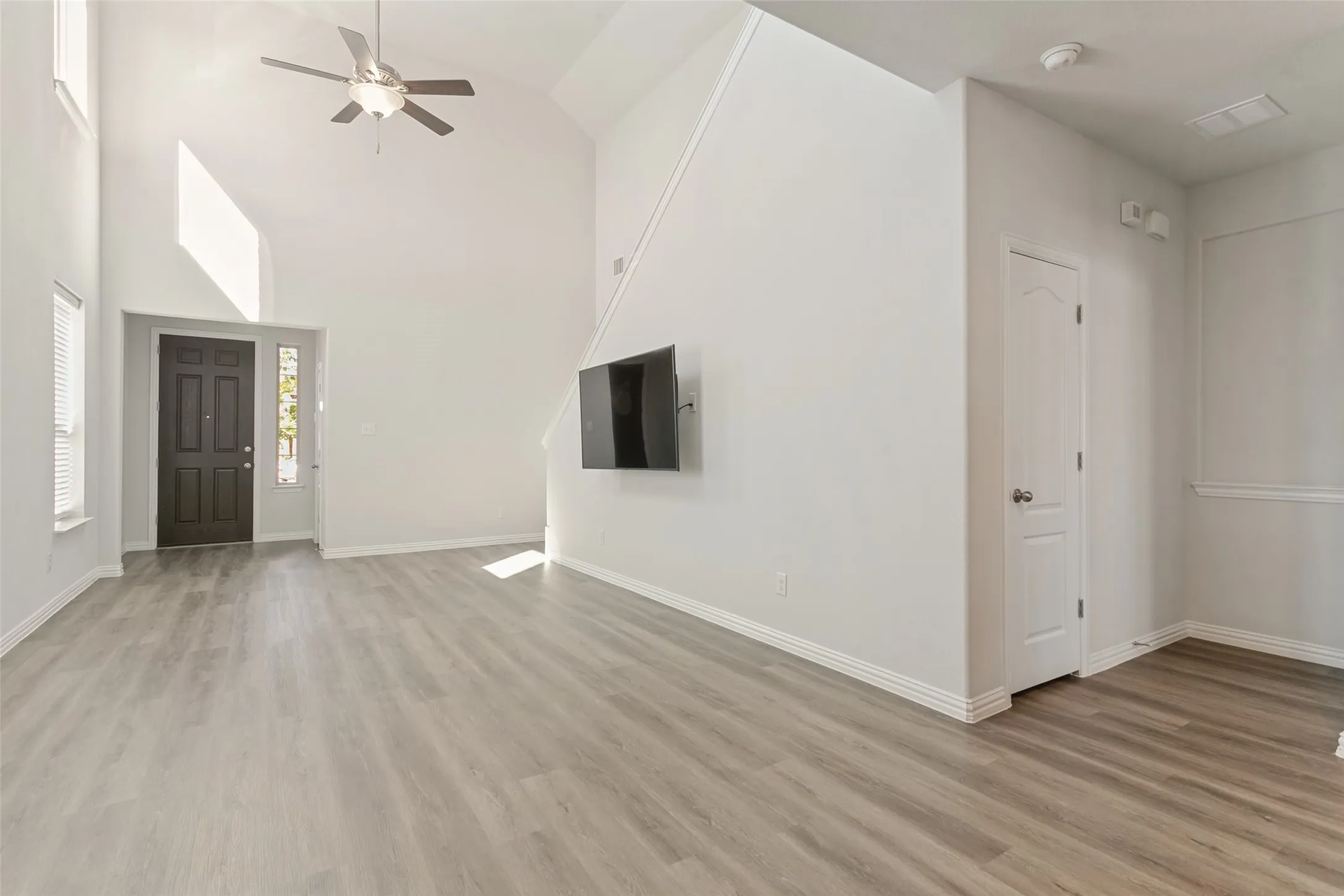 Single Family Residence For Sale in Denton County , 1989 Hope Tinley Court, Lewisville, Texas 75077, 3 Bedroom, 3 Bathroom, 2 Garage spaces, 1,776 Sqft, built in 2019, mls#21405761, Real Estate Agent in Lewisville, Homes For Sale in Denton county, Homes For Sale in Lewisville, Realtor in Lewisville Texas, Real Estate Brokerage Independent Realty Texas, Luminita Cordes Realtor