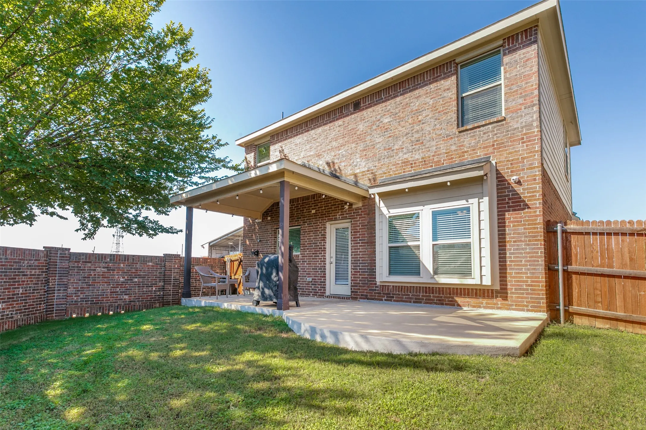 Single Family Residence For Sale in Denton County , 1989 Hope Tinley Court, Lewisville, Texas 75077, 3 Bedroom, 3 Bathroom, 2 Garage spaces, 1,776 Sqft, built in 2019, mls#21405761, Real Estate Agent in Lewisville, Homes For Sale in Denton county, Homes For Sale in Lewisville, Realtor in Lewisville Texas, Real Estate Brokerage Independent Realty Texas, Luminita Cordes Realtor