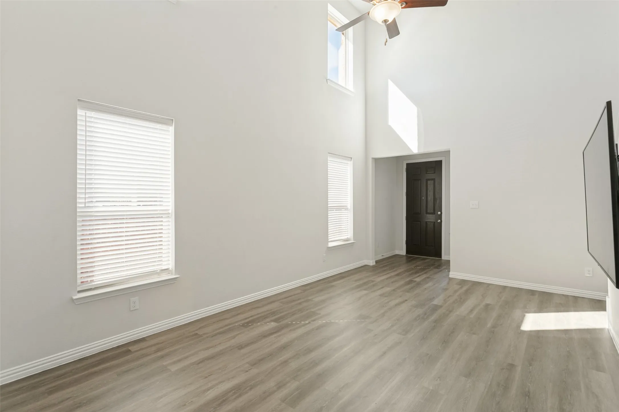 Single Family Residence For Sale in Denton County , 1989 Hope Tinley Court, Lewisville, Texas 75077, 3 Bedroom, 3 Bathroom, 2 Garage spaces, 1,776 Sqft, built in 2019, mls#21405761, Real Estate Agent in Lewisville, Homes For Sale in Denton county, Homes For Sale in Lewisville, Realtor in Lewisville Texas, Real Estate Brokerage Independent Realty Texas, Luminita Cordes Realtor