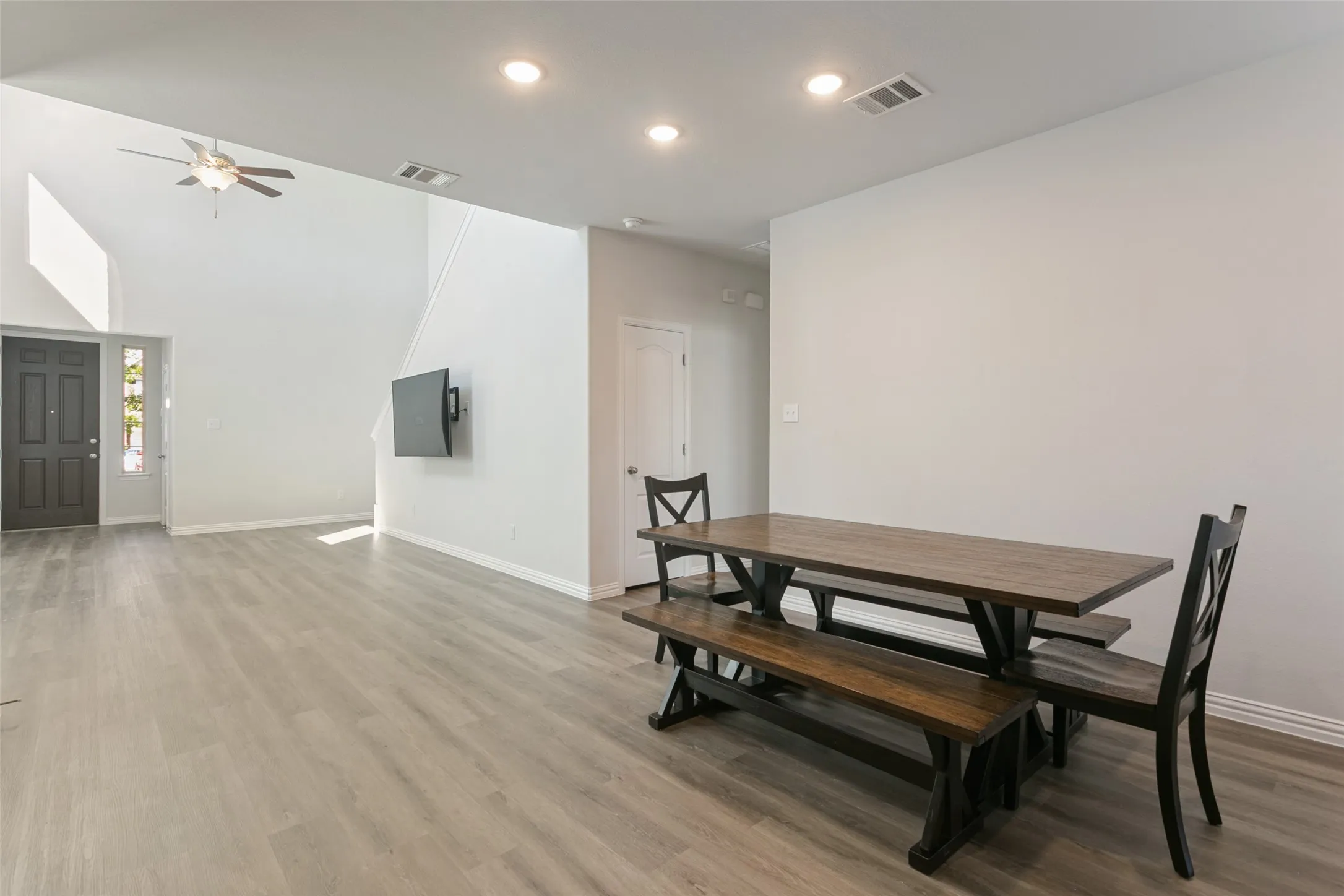 Single Family Residence For Sale in Denton County , 1989 Hope Tinley Court, Lewisville, Texas 75077, 3 Bedroom, 3 Bathroom, 2 Garage spaces, 1,776 Sqft, built in 2019, mls#21405761, Real Estate Agent in Lewisville, Homes For Sale in Denton county, Homes For Sale in Lewisville, Realtor in Lewisville Texas, Real Estate Brokerage Independent Realty Texas, Luminita Cordes Realtor
