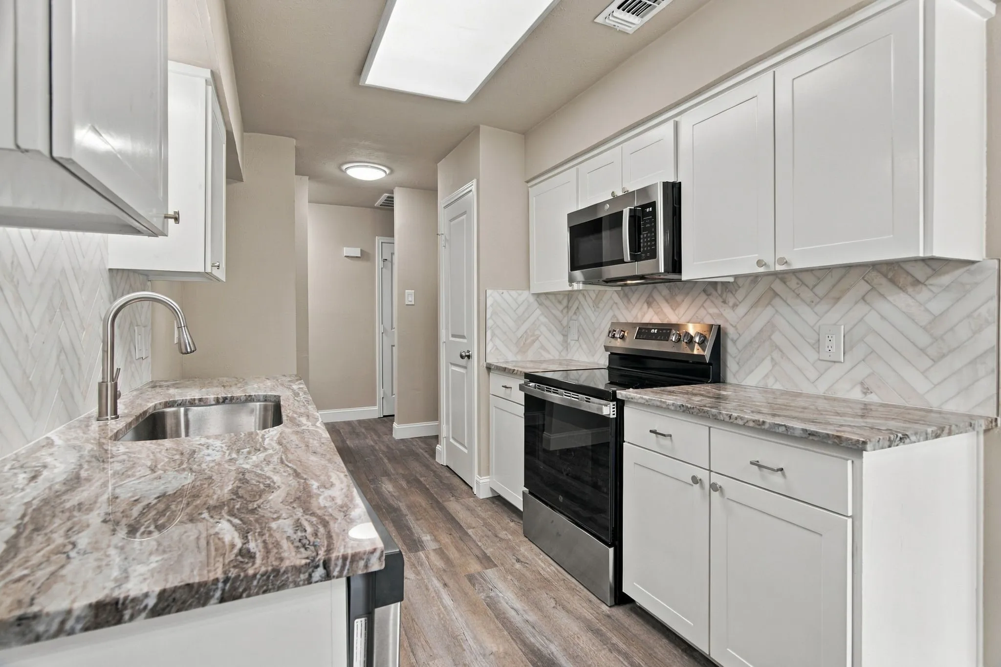 Single Family Residence For Sale in Tarrant County , 7025 Lincolnshire Lane, North Richland Hills, Texas 76182, 3 Bedroom, 2 Bathroom, 1 Garage spaces, 1,416 Sqft, built in 1978, mls#21401069, Real Estate Agent in North Richland Hills, Homes For Sale in Tarrant county, Homes For Sale in North Richland Hills, Realtor in North Richland Hills Texas, Real Estate Brokerage Independent Realty Texas, Luminita Cordes Realtor