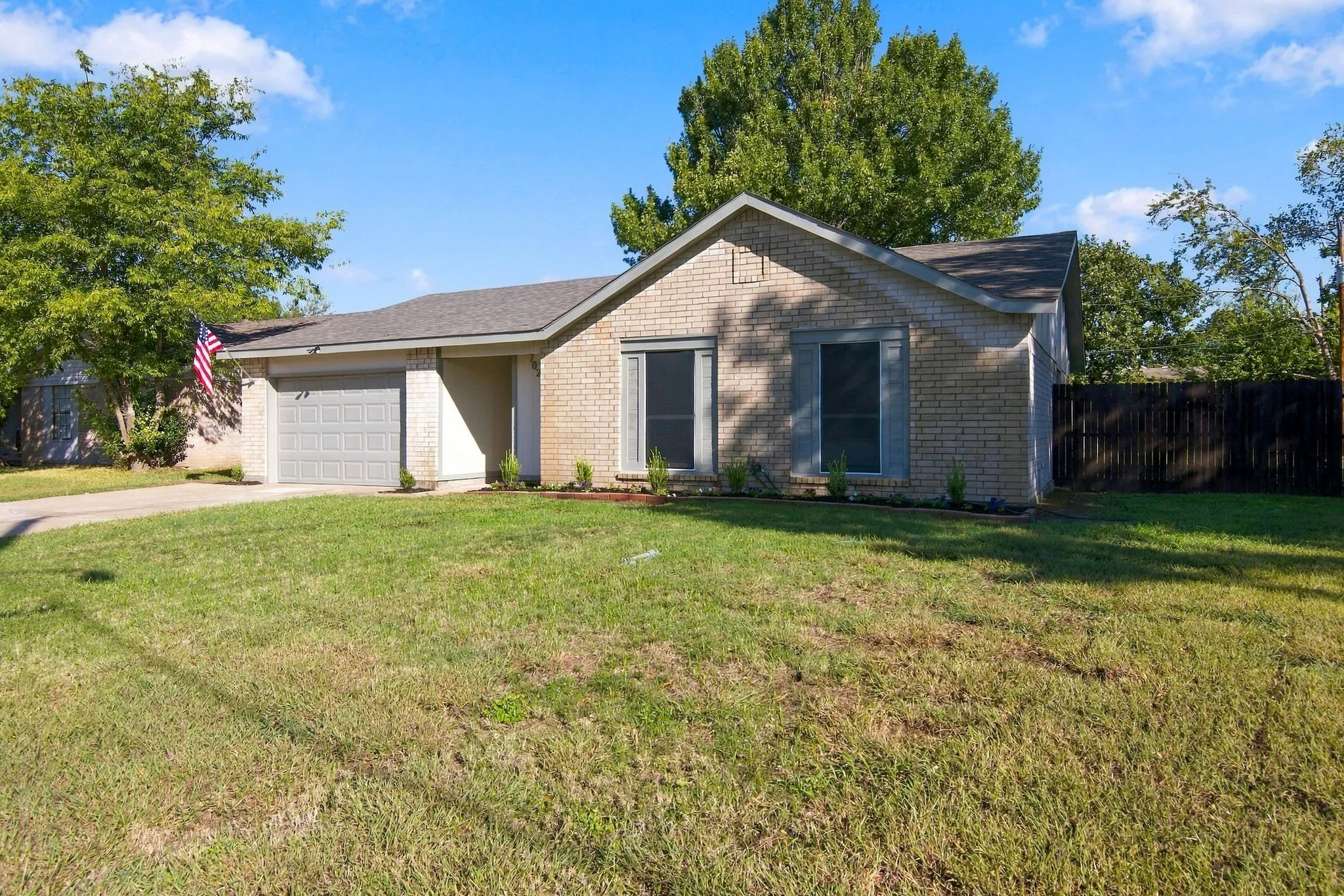 Single Family Residence For Sale in Tarrant County , 7025 Lincolnshire Lane, North Richland Hills, Texas 76182, 3 Bedroom, 2 Bathroom, 1 Garage spaces, 1,416 Sqft, built in 1978, mls#21401069, Real Estate Agent in North Richland Hills, Homes For Sale in Tarrant county, Homes For Sale in North Richland Hills, Realtor in North Richland Hills Texas, Real Estate Brokerage Independent Realty Texas, Luminita Cordes Realtor