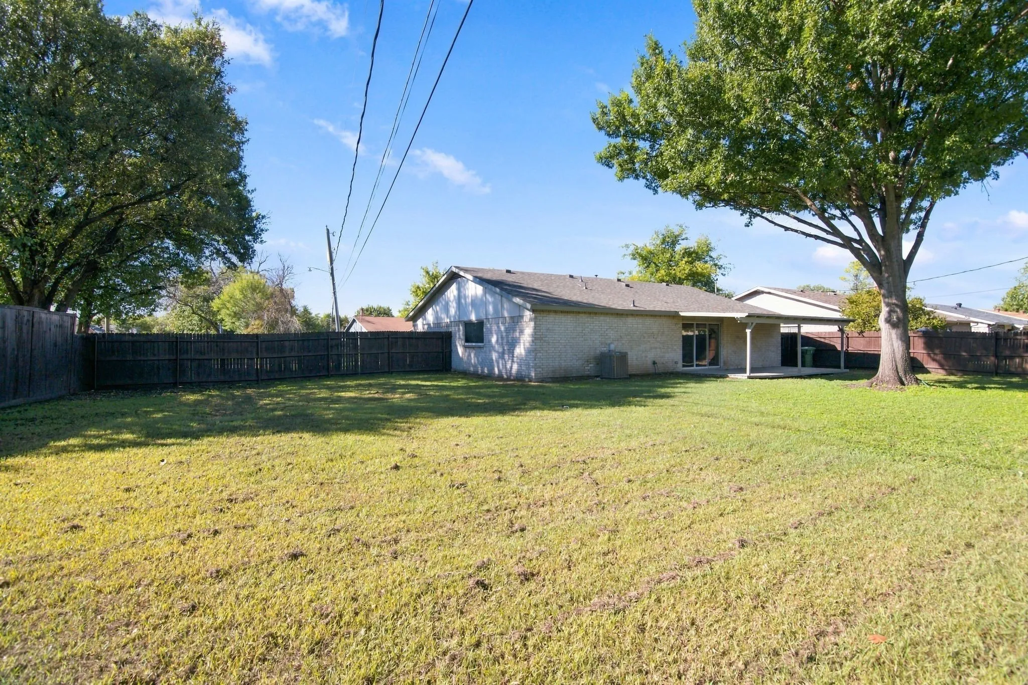 Single Family Residence For Sale in Tarrant County , 7025 Lincolnshire Lane, North Richland Hills, Texas 76182, 3 Bedroom, 2 Bathroom, 1 Garage spaces, 1,416 Sqft, built in 1978, mls#21401069, Real Estate Agent in North Richland Hills, Homes For Sale in Tarrant county, Homes For Sale in North Richland Hills, Realtor in North Richland Hills Texas, Real Estate Brokerage Independent Realty Texas, Luminita Cordes Realtor