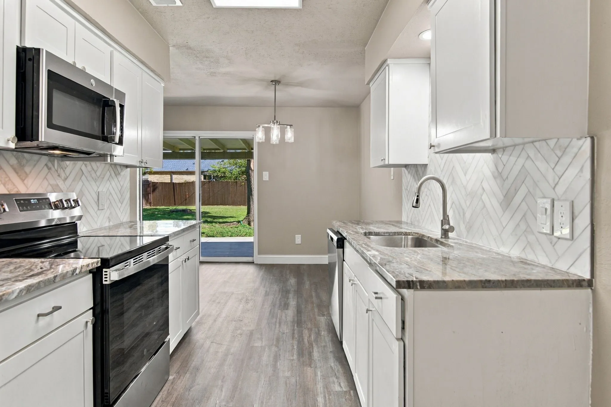 Single Family Residence For Sale in Tarrant County , 7025 Lincolnshire Lane, North Richland Hills, Texas 76182, 3 Bedroom, 2 Bathroom, 1 Garage spaces, 1,416 Sqft, built in 1978, mls#21401069, Real Estate Agent in North Richland Hills, Homes For Sale in Tarrant county, Homes For Sale in North Richland Hills, Realtor in North Richland Hills Texas, Real Estate Brokerage Independent Realty Texas, Luminita Cordes Realtor