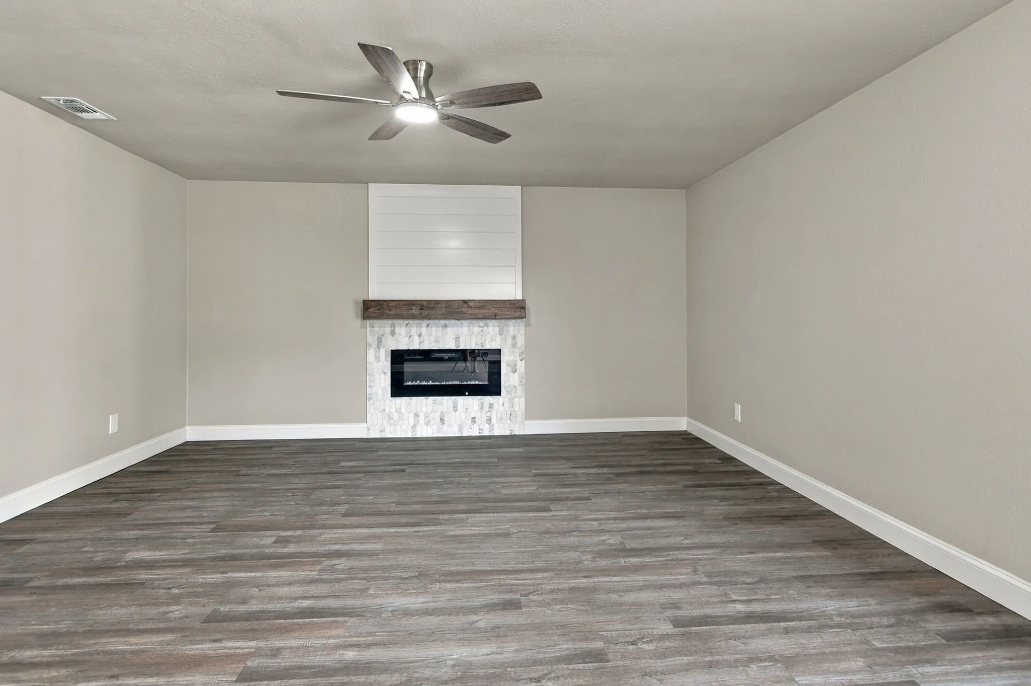 Single Family Residence For Sale in Tarrant County , 7025 Lincolnshire Lane, North Richland Hills, Texas 76182, 3 Bedroom, 2 Bathroom, 1 Garage spaces, 1,416 Sqft, built in 1978, mls#21401069, Real Estate Agent in North Richland Hills, Homes For Sale in Tarrant county, Homes For Sale in North Richland Hills, Realtor in North Richland Hills Texas, Real Estate Brokerage Independent Realty Texas, Luminita Cordes Realtor