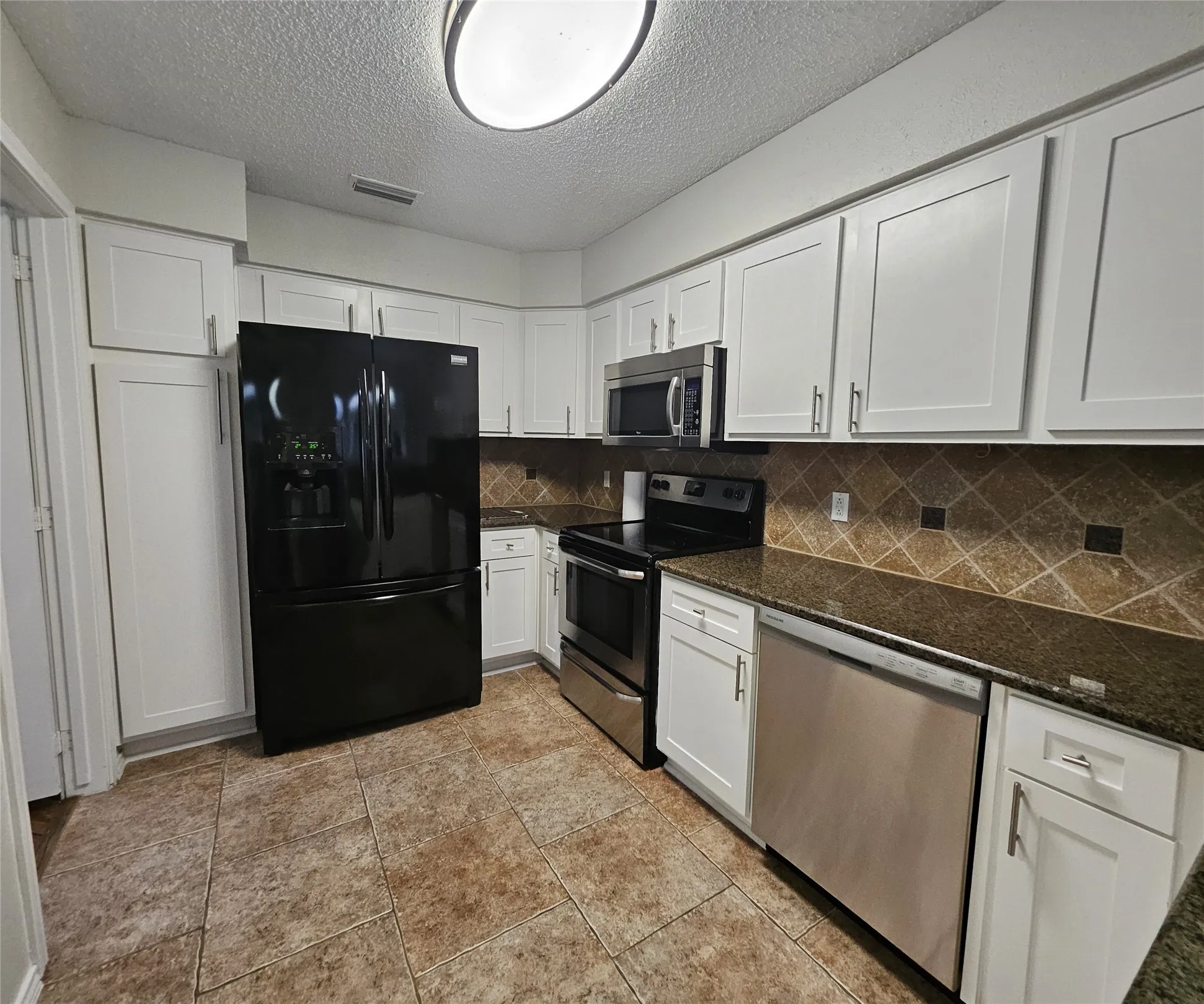 Townhouse For Rent in Collin County , 17910 Windflower Way 2004, Dallas, Texas 75252, 3 Bedroom, 3 Bathroom, Garage spaces, 1,555 Sqft, built in 1985, mls#21407457, Real Estate Agent in Dallas, Homes For Rent in Collin county, Homes For Rent in Dallas, Realtor in Dallas Texas, Real Estate Brokerage Independent Realty Texas, Luminita Cordes Realtor