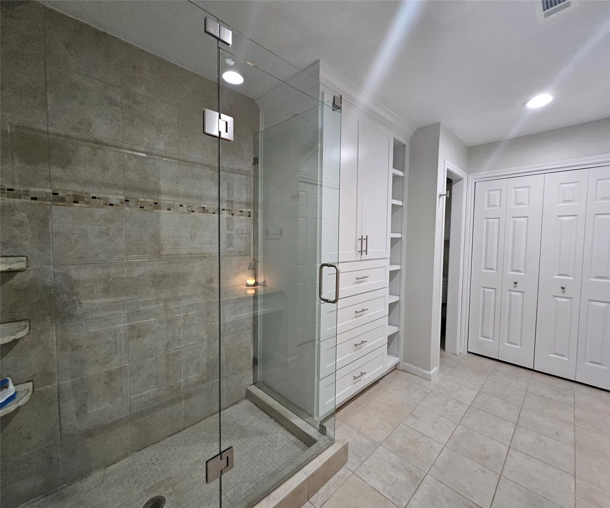 Townhouse For Rent in Collin County , 17910 Windflower Way 2004, Dallas, Texas 75252, 3 Bedroom, 3 Bathroom, Garage spaces, 1,555 Sqft, built in 1985, mls#21407457, Real Estate Agent in Dallas, Homes For Rent in Collin county, Homes For Rent in Dallas, Realtor in Dallas Texas, Real Estate Brokerage Independent Realty Texas, Luminita Cordes Realtor