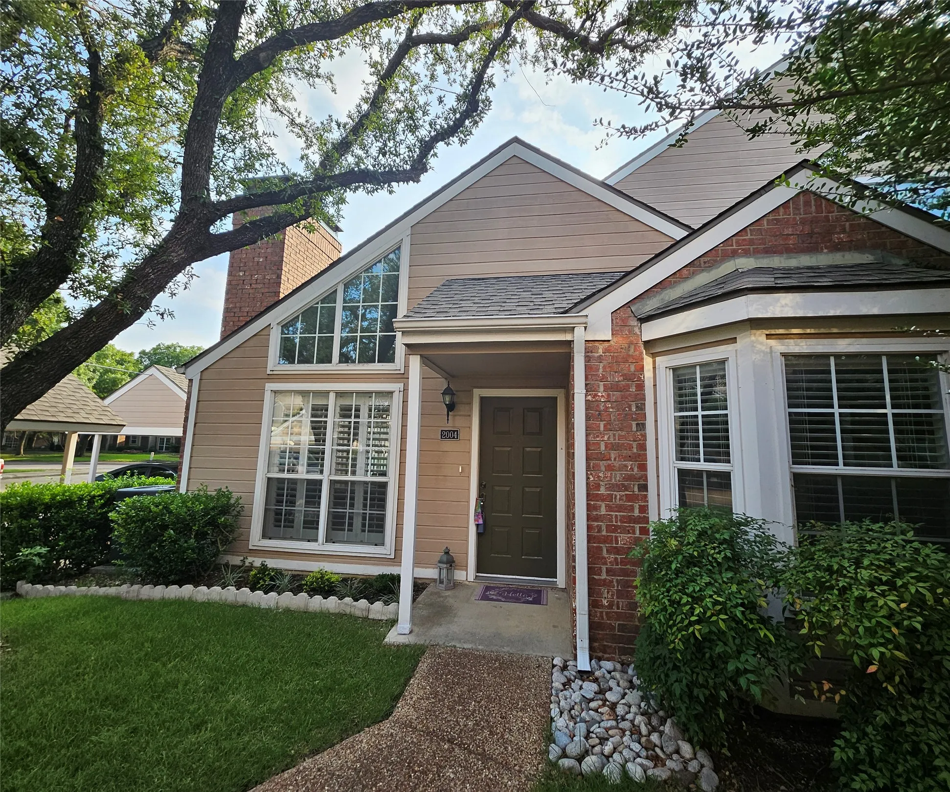 Townhouse For Rent in Collin County , 17910 Windflower Way 2004, Dallas, Texas 75252, 3 Bedroom, 3 Bathroom, Garage spaces, 1,555 Sqft, built in 1985, mls#21407457, Real Estate Agent in Dallas, Homes For Rent in Collin county, Homes For Rent in Dallas, Realtor in Dallas Texas, Real Estate Brokerage Independent Realty Texas, Luminita Cordes Realtor
