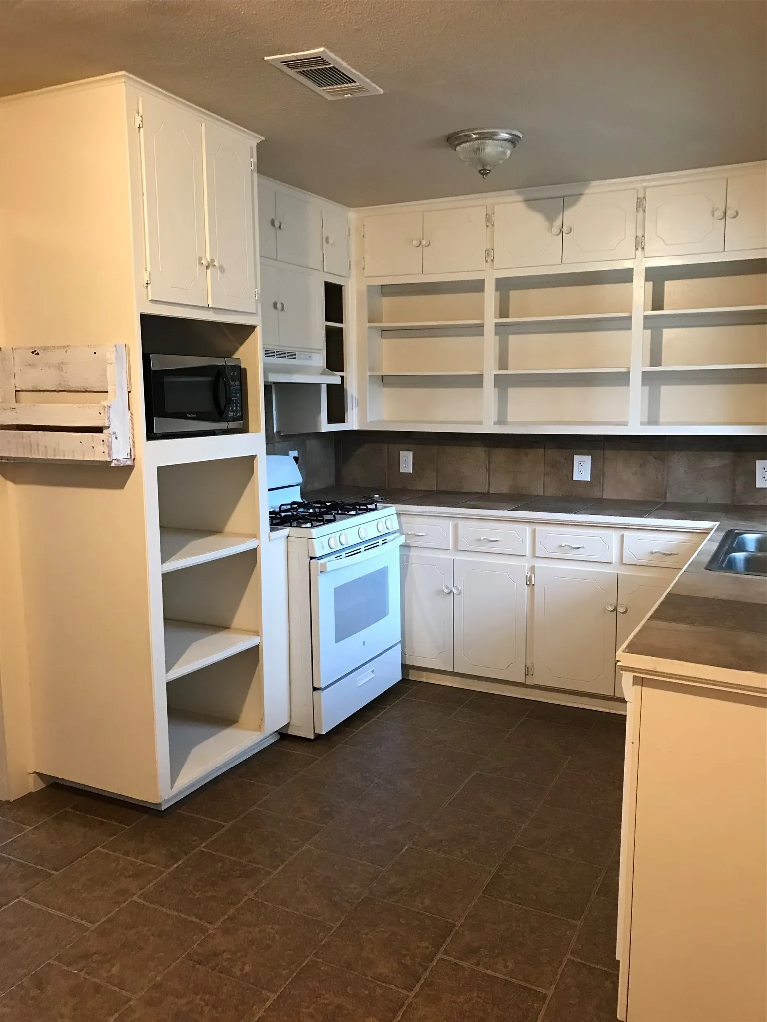Single Family Residence For Rent in Grayson County , 1910 N Travis Street, Sherman, Texas 75092, 3 Bedroom, 1 Bathroom, Garage spaces, 1,150 Sqft, built in 1950, mls#21407413, Real Estate Agent in Sherman, Homes For Rent in Grayson county, Homes For Rent in Sherman, Realtor in Sherman Texas, Real Estate Brokerage Independent Realty Texas, Luminita Cordes Realtor