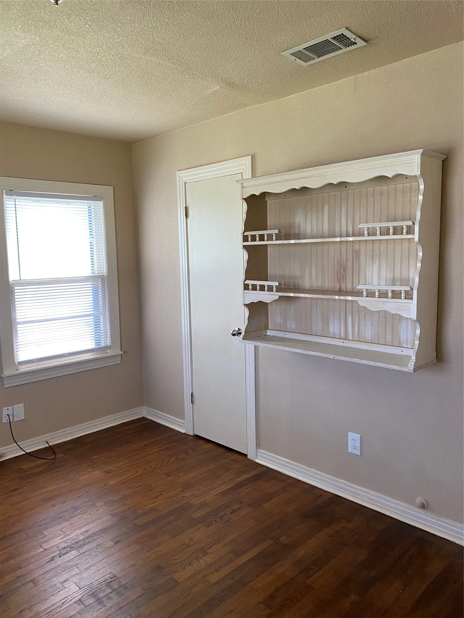 Single Family Residence For Rent in Grayson County , 1910 N Travis Street, Sherman, Texas 75092, 3 Bedroom, 1 Bathroom, Garage spaces, 1,150 Sqft, built in 1950, mls#21407413, Real Estate Agent in Sherman, Homes For Rent in Grayson county, Homes For Rent in Sherman, Realtor in Sherman Texas, Real Estate Brokerage Independent Realty Texas, Luminita Cordes Realtor