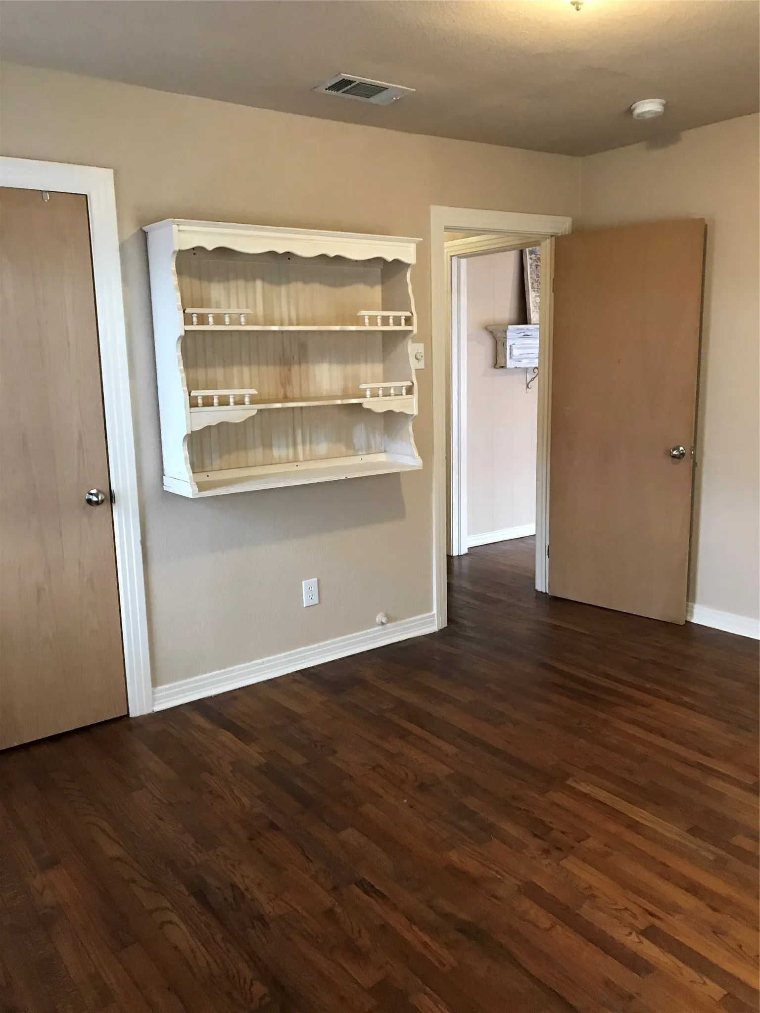 Single Family Residence For Rent in Grayson County , 1910 N Travis Street, Sherman, Texas 75092, 3 Bedroom, 1 Bathroom, Garage spaces, 1,150 Sqft, built in 1950, mls#21407413, Real Estate Agent in Sherman, Homes For Rent in Grayson county, Homes For Rent in Sherman, Realtor in Sherman Texas, Real Estate Brokerage Independent Realty Texas, Luminita Cordes Realtor