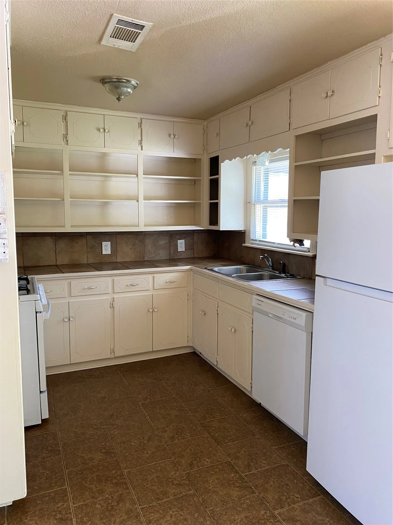 Single Family Residence For Rent in Grayson County , 1910 N Travis Street, Sherman, Texas 75092, 3 Bedroom, 1 Bathroom, Garage spaces, 1,150 Sqft, built in 1950, mls#21407413, Real Estate Agent in Sherman, Homes For Rent in Grayson county, Homes For Rent in Sherman, Realtor in Sherman Texas, Real Estate Brokerage Independent Realty Texas, Luminita Cordes Realtor