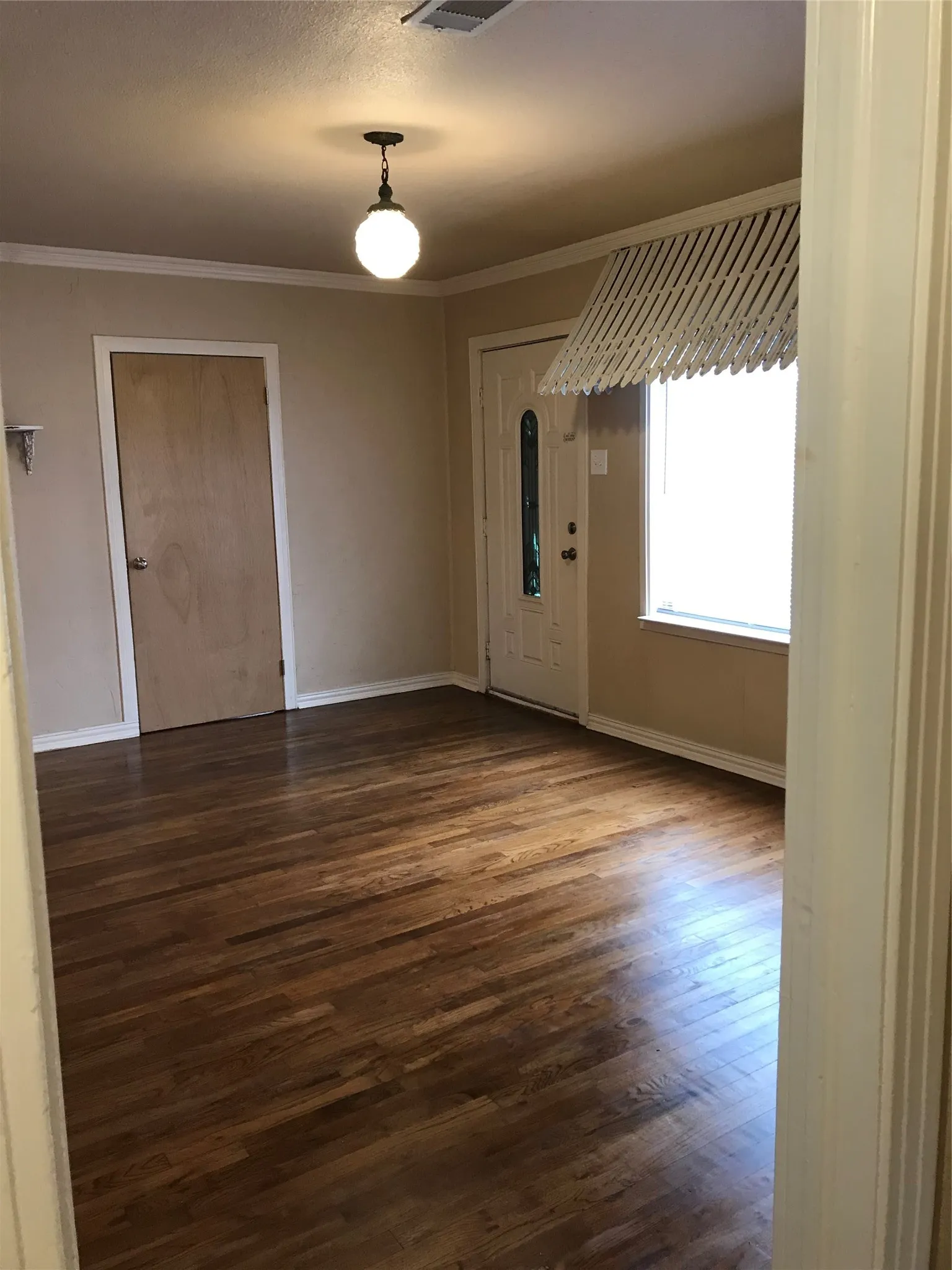 Single Family Residence For Rent in Grayson County , 1910 N Travis Street, Sherman, Texas 75092, 3 Bedroom, 1 Bathroom, Garage spaces, 1,150 Sqft, built in 1950, mls#21407413, Real Estate Agent in Sherman, Homes For Rent in Grayson county, Homes For Rent in Sherman, Realtor in Sherman Texas, Real Estate Brokerage Independent Realty Texas, Luminita Cordes Realtor