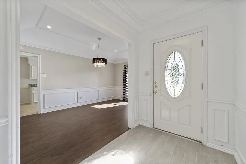 Entryway featuring a decorative leaded glass door and light grey tile flooring
