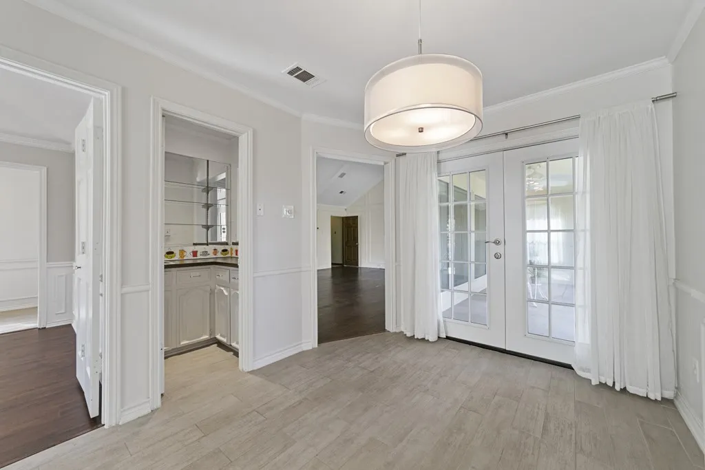 Tiled flooring with a drum pendant light
