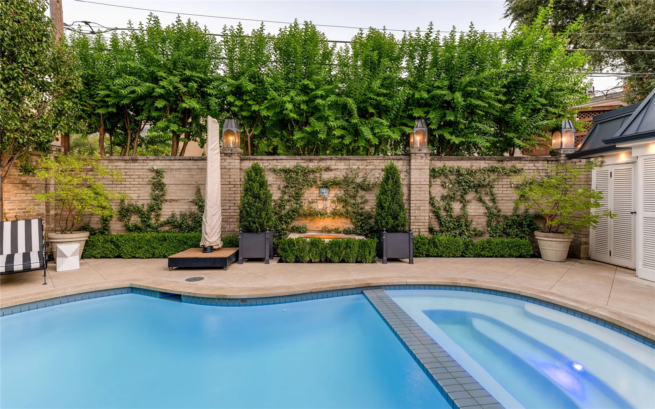 Single Family Residence For Sale in Dallas County , 3838 N Versailles Avenue, Dallas, Texas 75209, 3 Bedroom, 5 Bathroom, 2 Garage spaces, 3,713 Sqft, built in 1958, mls#21407436, Real Estate Agent in Dallas, Homes For Sale in Dallas county, Homes For Sale in Dallas, Realtor in Dallas Texas, Real Estate Brokerage Independent Realty Texas, Luminita Cordes Realtor