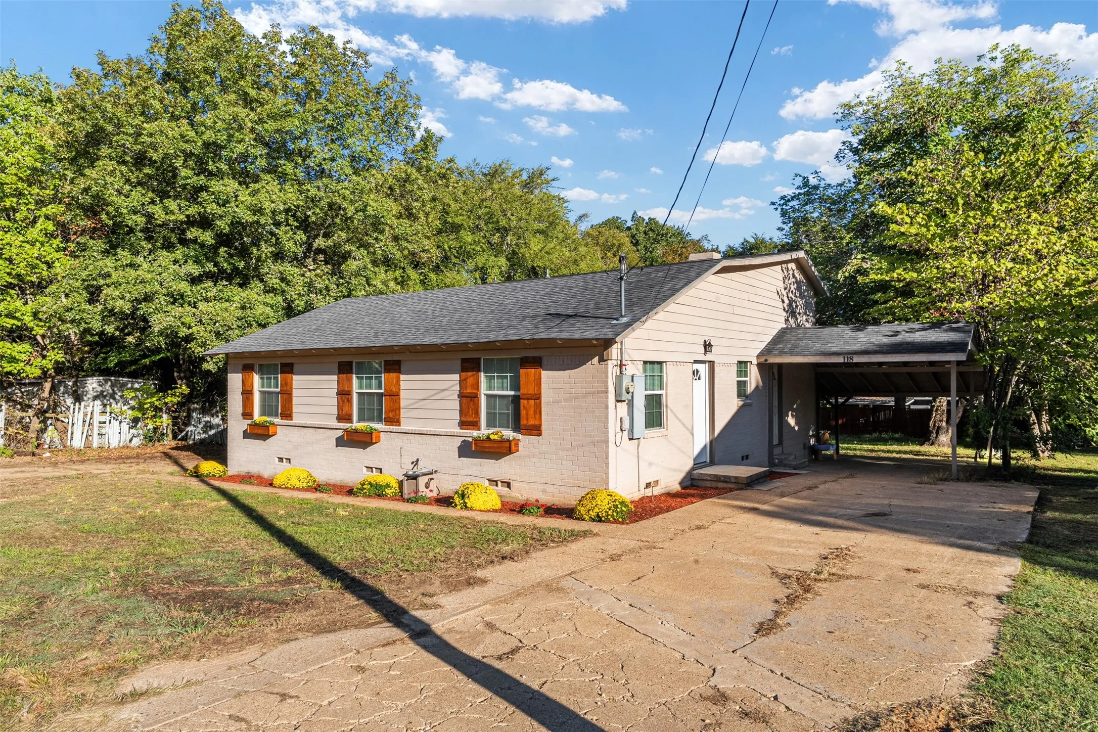 Single Family Residence For Sale in Henderson County , 118 Red Bud Road, Gun Barrel City, Texas 75156, 3 Bedroom, 3 Bathroom, Garage spaces, 1,768 Sqft, built in 0, mls#21407442, Real Estate Agent in Gun Barrel City, Homes For Sale in Henderson county, Homes For Sale in Gun Barrel City, Realtor in Gun Barrel City Texas, Real Estate Brokerage Independent Realty Texas, Luminita Cordes Realtor