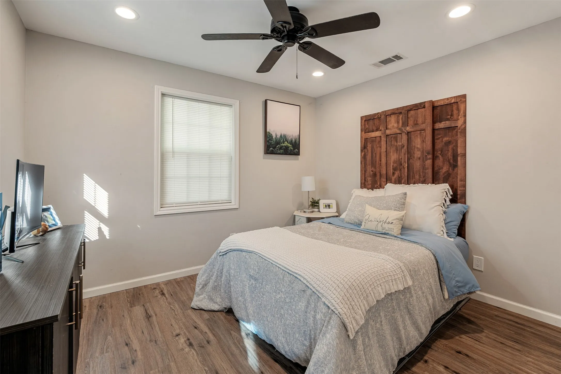 Single Family Residence For Sale in Henderson County , 118 Red Bud Road, Gun Barrel City, Texas 75156, 3 Bedroom, 3 Bathroom, Garage spaces, 1,768 Sqft, built in 0, mls#21407442, Real Estate Agent in Gun Barrel City, Homes For Sale in Henderson county, Homes For Sale in Gun Barrel City, Realtor in Gun Barrel City Texas, Real Estate Brokerage Independent Realty Texas, Luminita Cordes Realtor