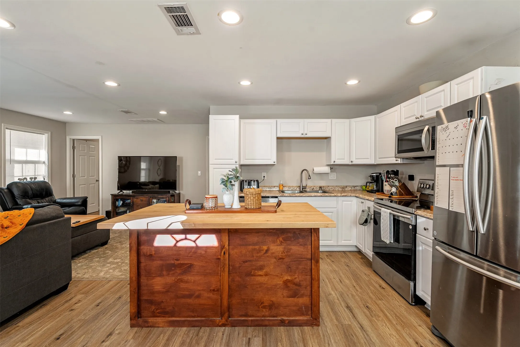 Single Family Residence For Sale in Henderson County , 118 Red Bud Road, Gun Barrel City, Texas 75156, 3 Bedroom, 3 Bathroom, Garage spaces, 1,768 Sqft, built in 0, mls#21407442, Real Estate Agent in Gun Barrel City, Homes For Sale in Henderson county, Homes For Sale in Gun Barrel City, Realtor in Gun Barrel City Texas, Real Estate Brokerage Independent Realty Texas, Luminita Cordes Realtor
