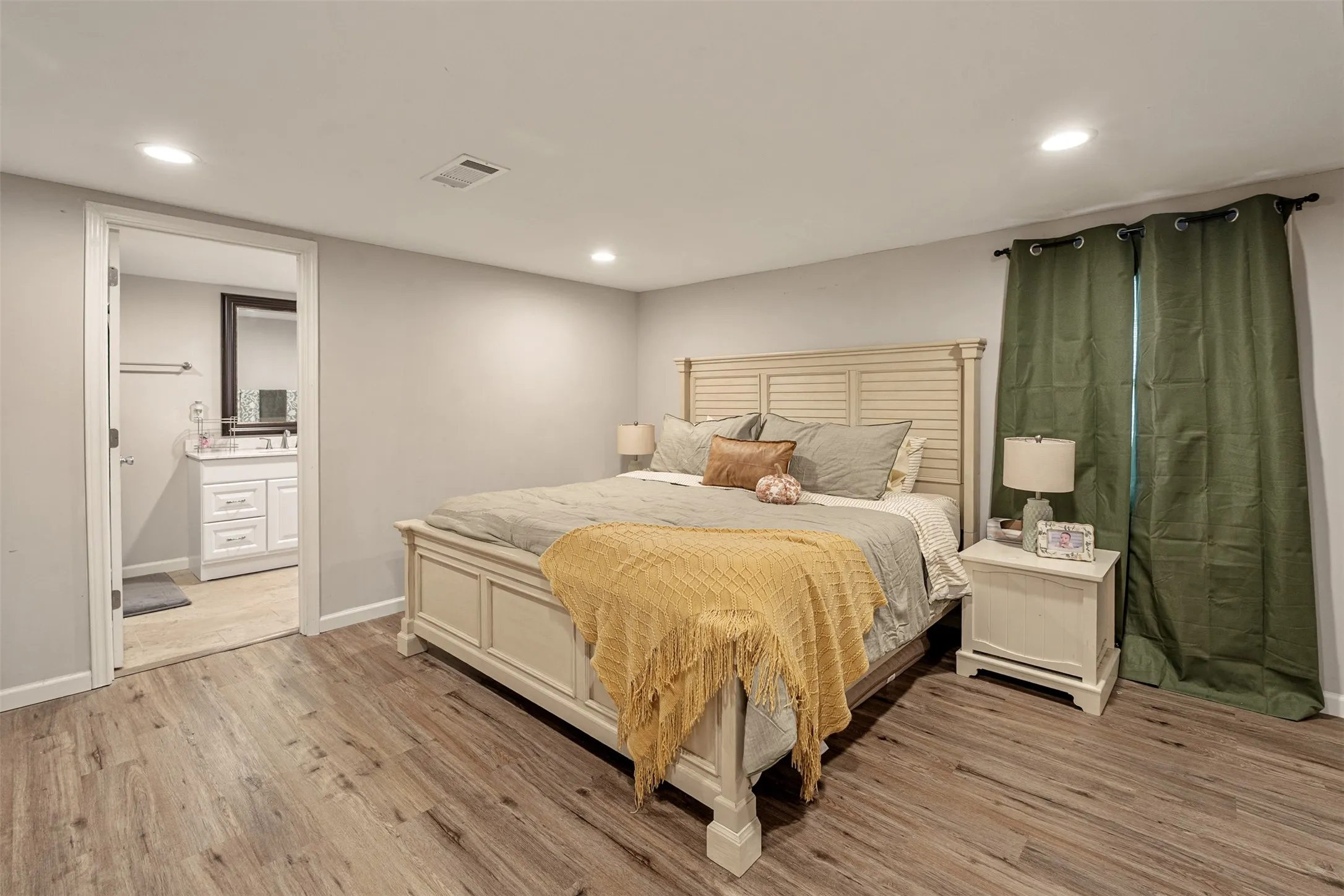 Single Family Residence For Sale in Henderson County , 118 Red Bud Road, Gun Barrel City, Texas 75156, 3 Bedroom, 3 Bathroom, Garage spaces, 1,768 Sqft, built in 0, mls#21407442, Real Estate Agent in Gun Barrel City, Homes For Sale in Henderson county, Homes For Sale in Gun Barrel City, Realtor in Gun Barrel City Texas, Real Estate Brokerage Independent Realty Texas, Luminita Cordes Realtor