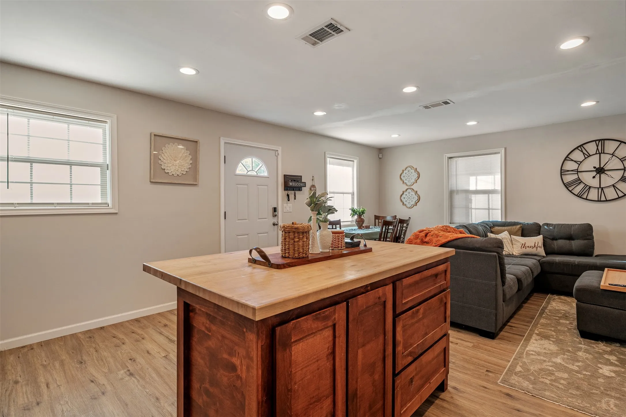 Single Family Residence For Sale in Henderson County , 118 Red Bud Road, Gun Barrel City, Texas 75156, 3 Bedroom, 3 Bathroom, Garage spaces, 1,768 Sqft, built in 0, mls#21407442, Real Estate Agent in Gun Barrel City, Homes For Sale in Henderson county, Homes For Sale in Gun Barrel City, Realtor in Gun Barrel City Texas, Real Estate Brokerage Independent Realty Texas, Luminita Cordes Realtor