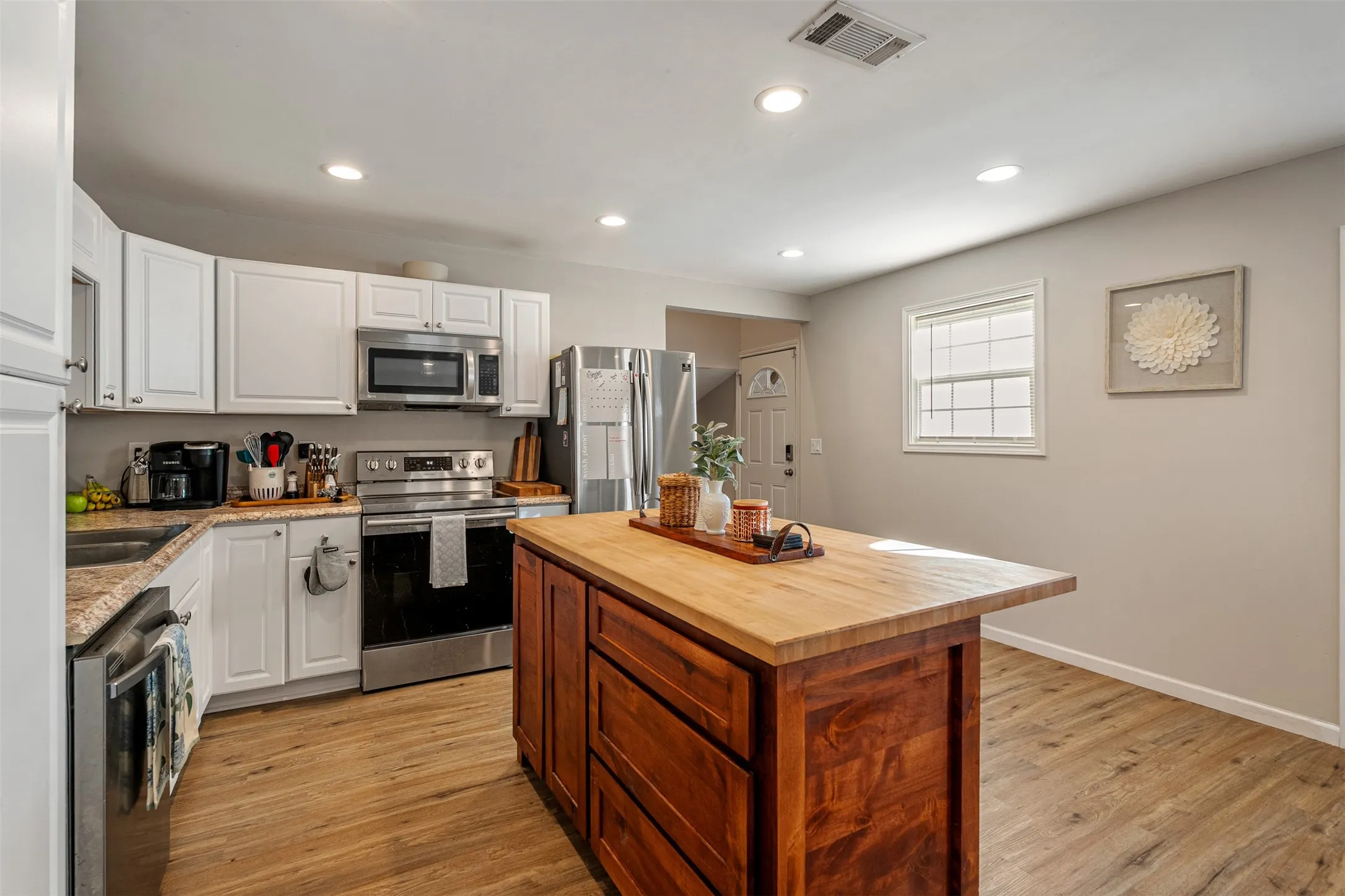 Single Family Residence For Sale in Henderson County , 118 Red Bud Road, Gun Barrel City, Texas 75156, 3 Bedroom, 3 Bathroom, Garage spaces, 1,768 Sqft, built in 0, mls#21407442, Real Estate Agent in Gun Barrel City, Homes For Sale in Henderson county, Homes For Sale in Gun Barrel City, Realtor in Gun Barrel City Texas, Real Estate Brokerage Independent Realty Texas, Luminita Cordes Realtor