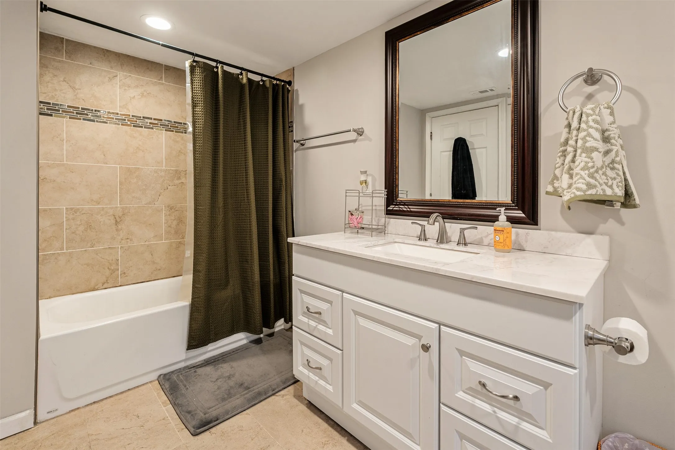 Single Family Residence For Sale in Henderson County , 118 Red Bud Road, Gun Barrel City, Texas 75156, 3 Bedroom, 3 Bathroom, Garage spaces, 1,768 Sqft, built in 0, mls#21407442, Real Estate Agent in Gun Barrel City, Homes For Sale in Henderson county, Homes For Sale in Gun Barrel City, Realtor in Gun Barrel City Texas, Real Estate Brokerage Independent Realty Texas, Luminita Cordes Realtor