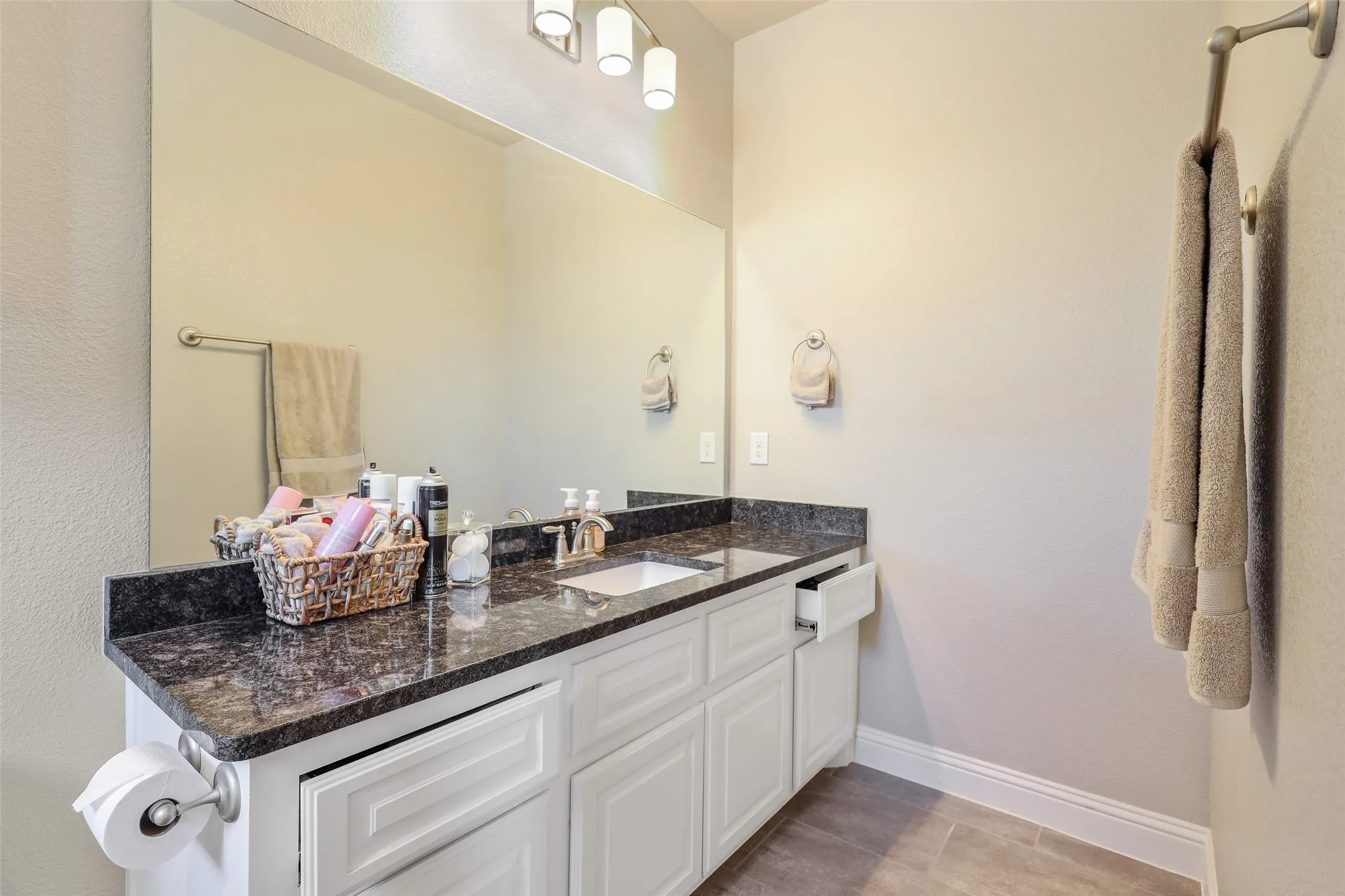 Upstairs private bath #4