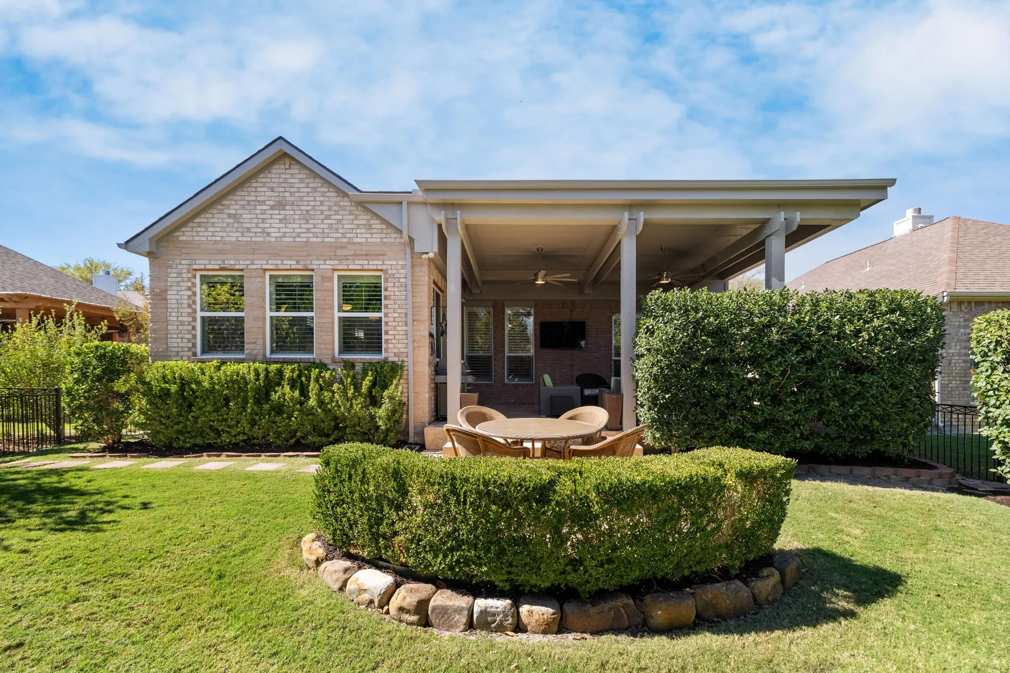 Single Family Residence For Sale in Collin County , 292 Cheyenne Drive, Fairview, Texas 75069, 2 Bedroom, 2 Bathroom, 2 Garage spaces, 2,421 Sqft, built in 2004, mls#21407454, Real Estate Agent in Fairview, Homes For Sale in Collin county, Homes For Sale in Fairview, Realtor in Fairview Texas, Real Estate Brokerage Independent Realty Texas, Luminita Cordes Realtor