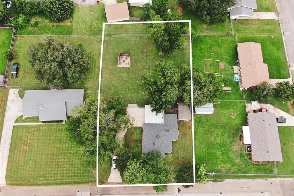 Single Family Residence For Sale in Franklin (TX) County , 508 Fleming St., Mount Vernon, Texas 75457, 2 Bedroom, 1 Bathroom, Garage spaces, 1,193 Sqft, built in 1980, mls#21405106, Real Estate Agent in Mount Vernon, Homes For Sale in Franklin (TX) county, Homes For Sale in Mount Vernon, Realtor in Mount Vernon Texas, Real Estate Brokerage Independent Realty Texas, Luminita Cordes Realtor