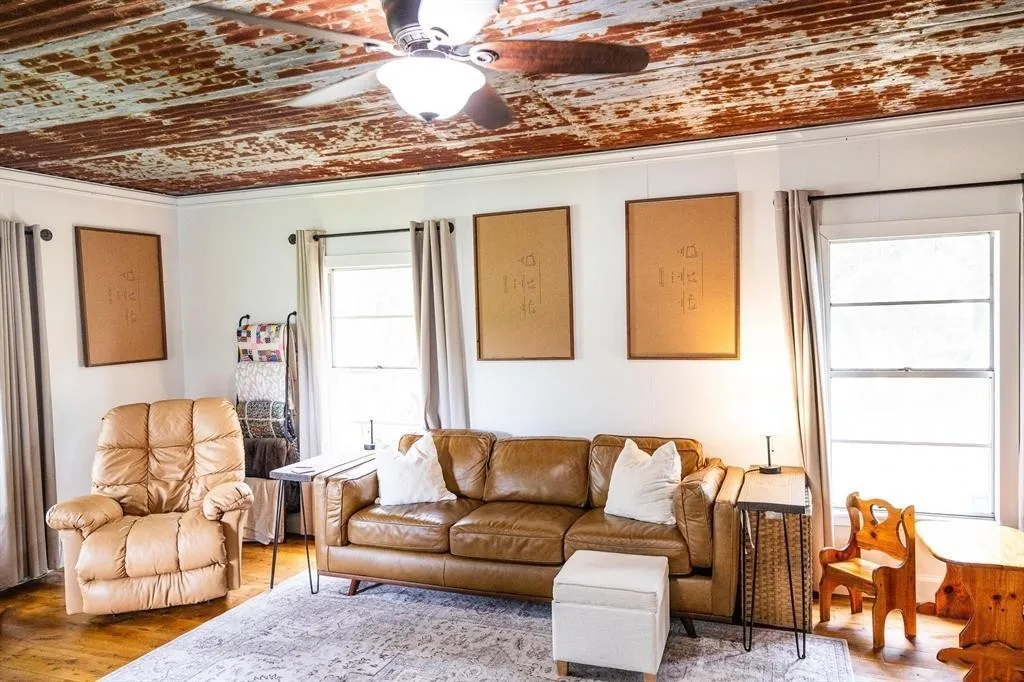 Single Family Residence For Sale in Franklin (TX) County , 508 Fleming St., Mount Vernon, Texas 75457, 2 Bedroom, 1 Bathroom, Garage spaces, 1,193 Sqft, built in 1980, mls#21405106, Real Estate Agent in Mount Vernon, Homes For Sale in Franklin (TX) county, Homes For Sale in Mount Vernon, Realtor in Mount Vernon Texas, Real Estate Brokerage Independent Realty Texas, Luminita Cordes Realtor