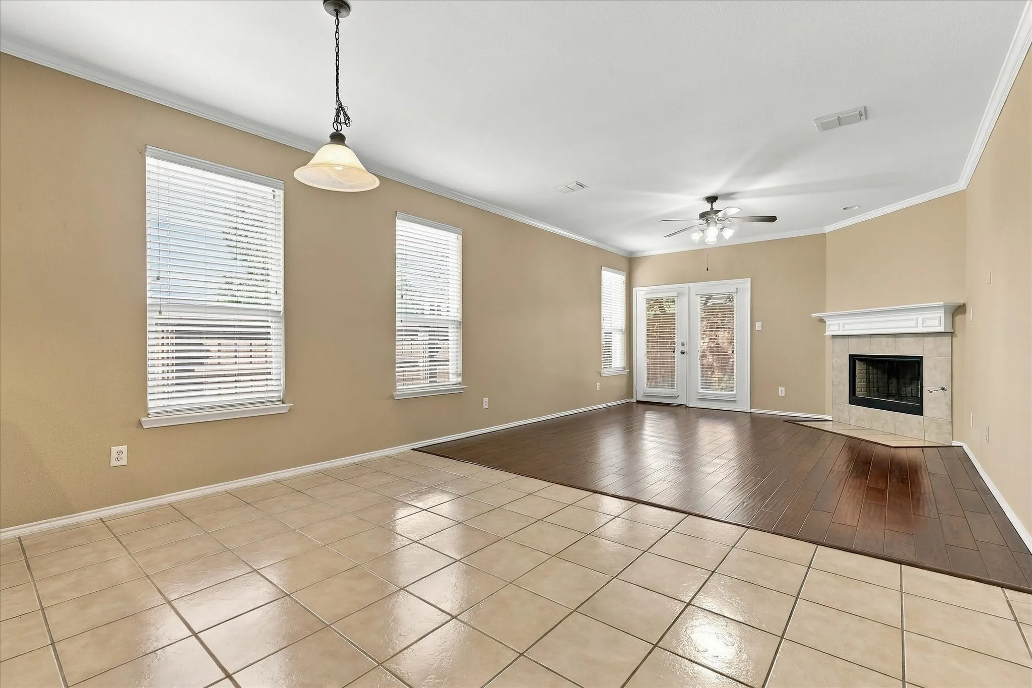 Single Family Residence For Rent in Collin County , 5832 Pebble Ridge Drive, Mc Kinney, Texas 75070, 3 Bedroom, 2 Bathroom, 2 Garage spaces, 2,098 Sqft, built in 2008, mls#21406938, Real Estate Agent in Mc Kinney, Homes For Rent in Collin county, Homes For Rent in Mc Kinney, Realtor in Mc Kinney Texas, Real Estate Brokerage Independent Realty Texas, Luminita Cordes Realtor