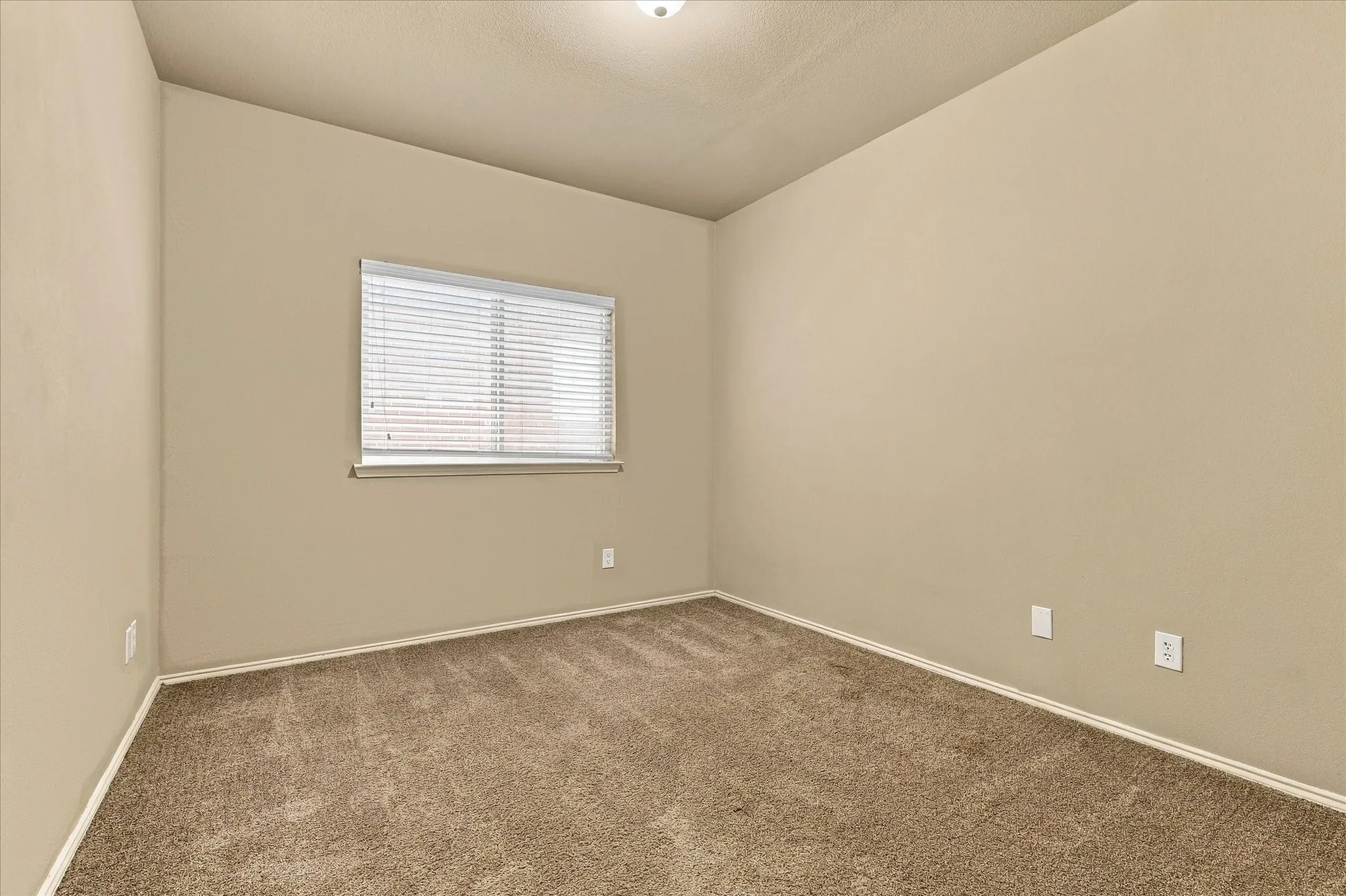 Single Family Residence For Rent in Collin County , 5832 Pebble Ridge Drive, Mc Kinney, Texas 75070, 3 Bedroom, 2 Bathroom, 2 Garage spaces, 2,098 Sqft, built in 2008, mls#21406938, Real Estate Agent in Mc Kinney, Homes For Rent in Collin county, Homes For Rent in Mc Kinney, Realtor in Mc Kinney Texas, Real Estate Brokerage Independent Realty Texas, Luminita Cordes Realtor