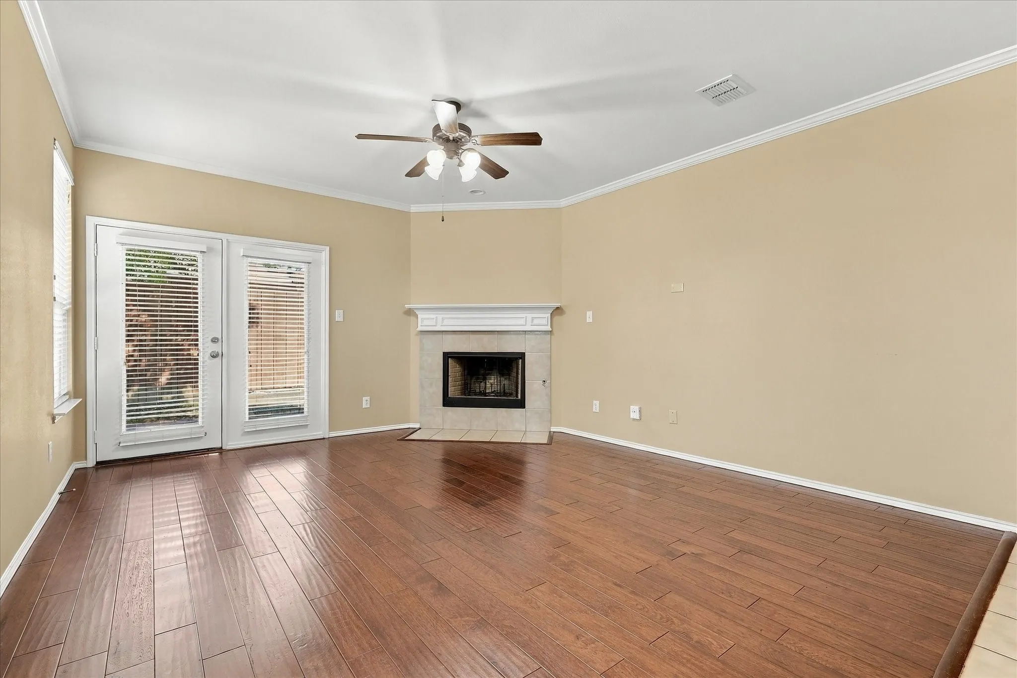 Single Family Residence For Rent in Collin County , 5832 Pebble Ridge Drive, Mc Kinney, Texas 75070, 3 Bedroom, 2 Bathroom, 2 Garage spaces, 2,098 Sqft, built in 2008, mls#21406938, Real Estate Agent in Mc Kinney, Homes For Rent in Collin county, Homes For Rent in Mc Kinney, Realtor in Mc Kinney Texas, Real Estate Brokerage Independent Realty Texas, Luminita Cordes Realtor