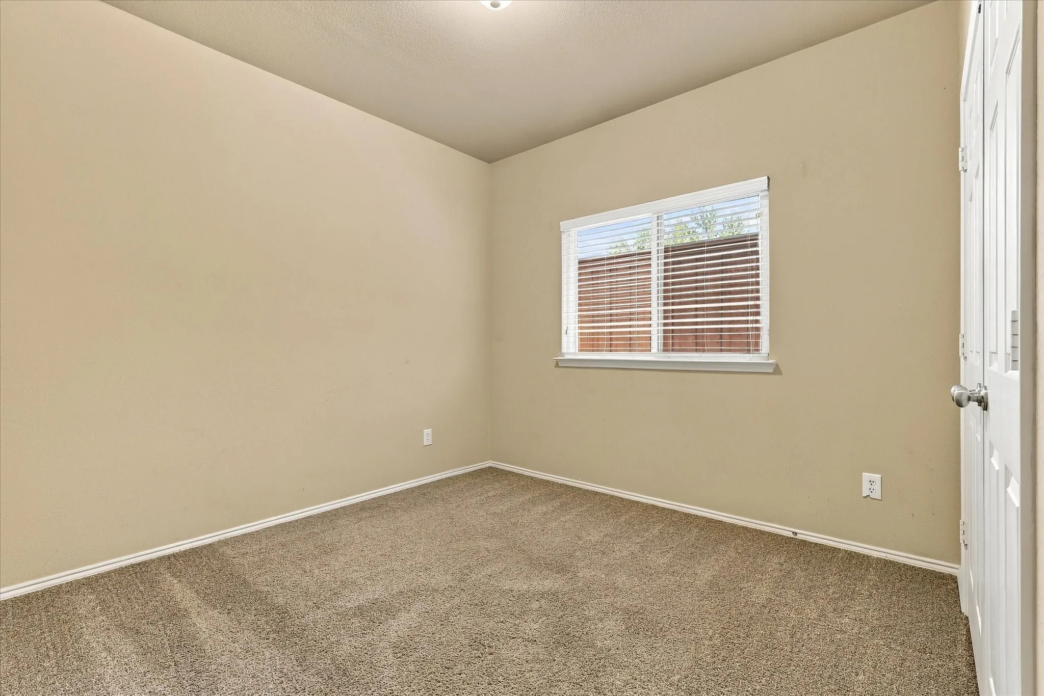 Single Family Residence For Rent in Collin County , 5832 Pebble Ridge Drive, Mc Kinney, Texas 75070, 3 Bedroom, 2 Bathroom, 2 Garage spaces, 2,098 Sqft, built in 2008, mls#21406938, Real Estate Agent in Mc Kinney, Homes For Rent in Collin county, Homes For Rent in Mc Kinney, Realtor in Mc Kinney Texas, Real Estate Brokerage Independent Realty Texas, Luminita Cordes Realtor