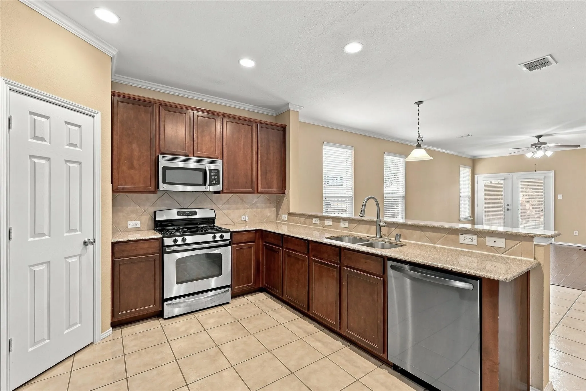 Single Family Residence For Rent in Collin County , 5832 Pebble Ridge Drive, Mc Kinney, Texas 75070, 3 Bedroom, 2 Bathroom, 2 Garage spaces, 2,098 Sqft, built in 2008, mls#21406938, Real Estate Agent in Mc Kinney, Homes For Rent in Collin county, Homes For Rent in Mc Kinney, Realtor in Mc Kinney Texas, Real Estate Brokerage Independent Realty Texas, Luminita Cordes Realtor