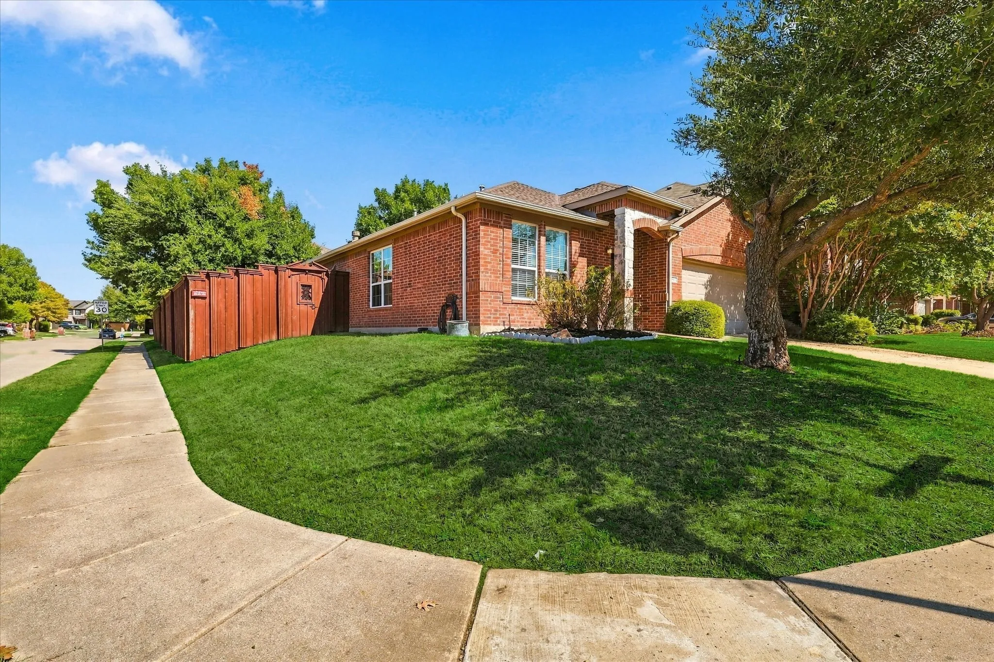Single Family Residence For Rent in Collin County , 5832 Pebble Ridge Drive, Mc Kinney, Texas 75070, 3 Bedroom, 2 Bathroom, 2 Garage spaces, 2,098 Sqft, built in 2008, mls#21406938, Real Estate Agent in Mc Kinney, Homes For Rent in Collin county, Homes For Rent in Mc Kinney, Realtor in Mc Kinney Texas, Real Estate Brokerage Independent Realty Texas, Luminita Cordes Realtor
