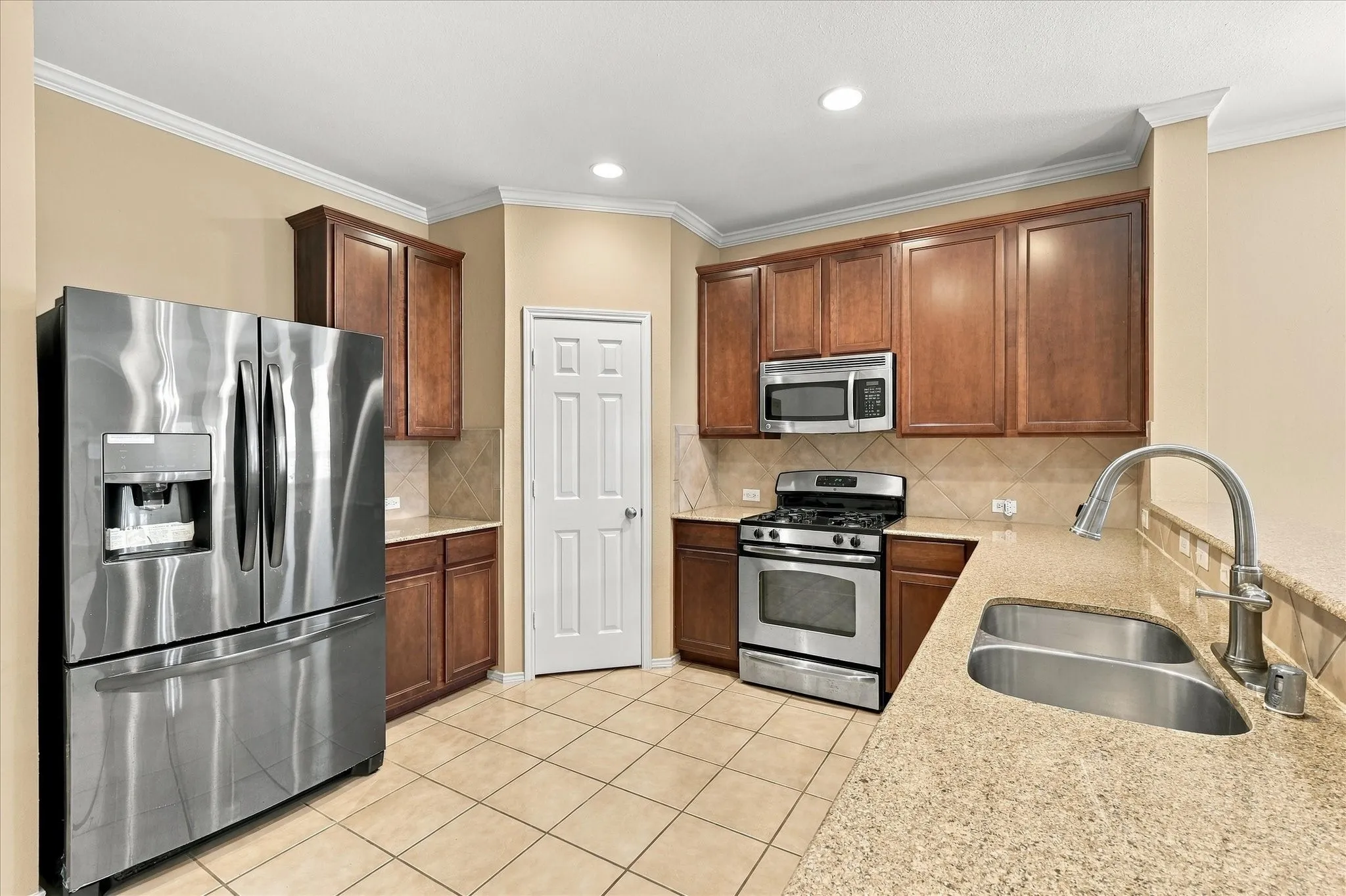 Single Family Residence For Rent in Collin County , 5832 Pebble Ridge Drive, Mc Kinney, Texas 75070, 3 Bedroom, 2 Bathroom, 2 Garage spaces, 2,098 Sqft, built in 2008, mls#21406938, Real Estate Agent in Mc Kinney, Homes For Rent in Collin county, Homes For Rent in Mc Kinney, Realtor in Mc Kinney Texas, Real Estate Brokerage Independent Realty Texas, Luminita Cordes Realtor