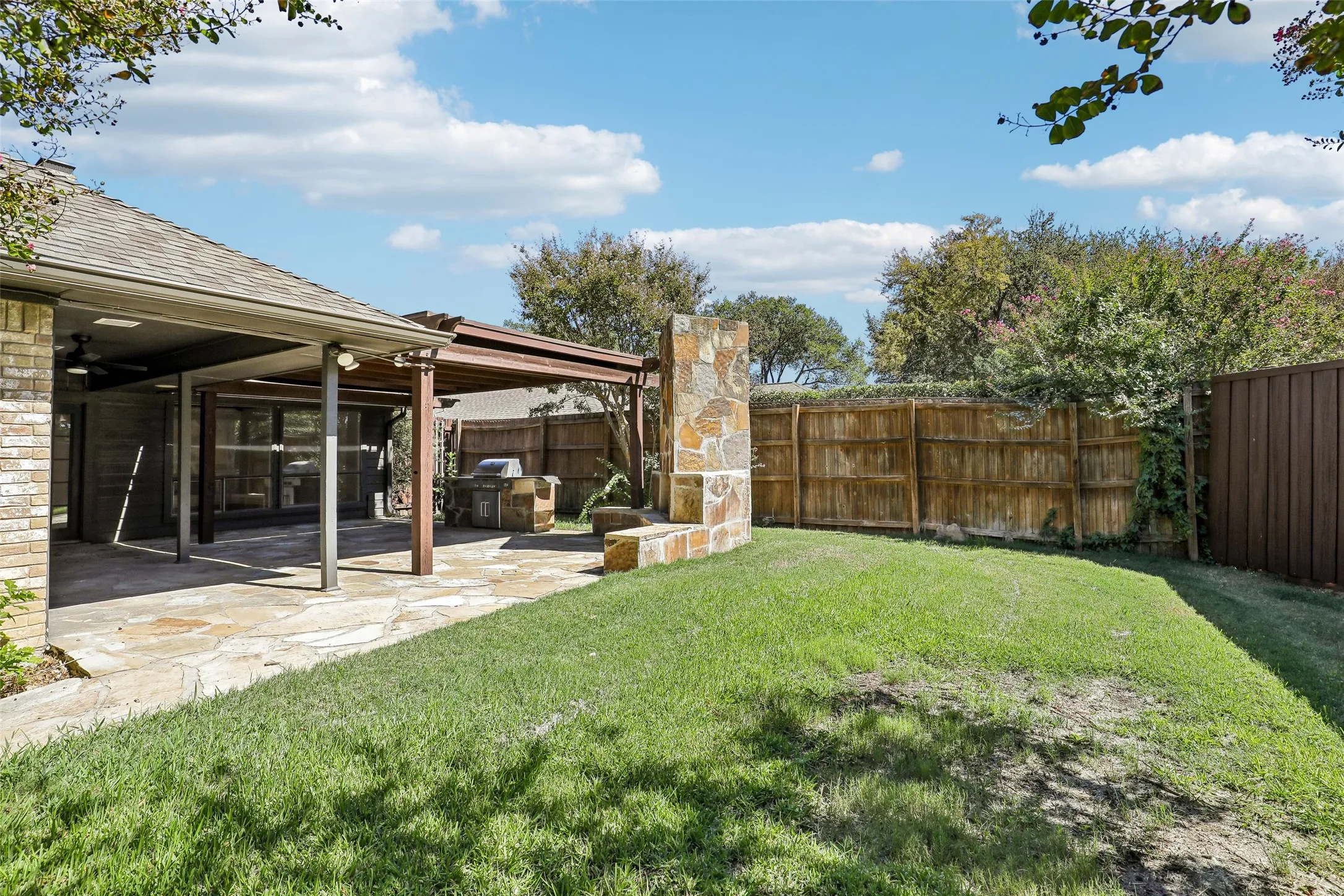 Single Family Residence For Sale in Dallas County , 6234 La Cosa Drive, Dallas, Texas 75248, 3 Bedroom, 3 Bathroom, 2 Garage spaces, 2,480 Sqft, built in 1979, mls#21404759, Real Estate Agent in Dallas, Homes For Sale in Dallas county, Homes For Sale in Dallas, Realtor in Dallas Texas, Real Estate Brokerage Independent Realty Texas, Luminita Cordes Realtor