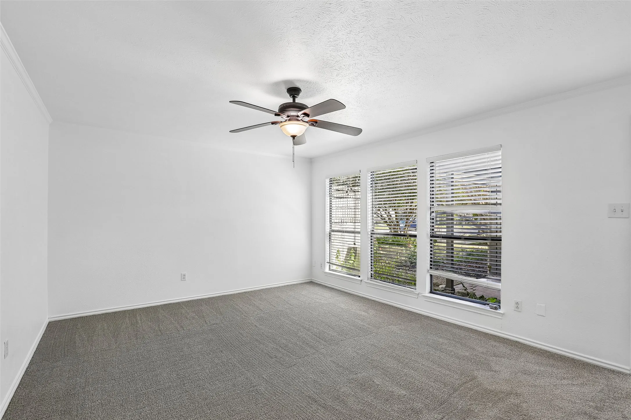 Single Family Residence For Sale in Dallas County , 6234 La Cosa Drive, Dallas, Texas 75248, 3 Bedroom, 3 Bathroom, 2 Garage spaces, 2,480 Sqft, built in 1979, mls#21404759, Real Estate Agent in Dallas, Homes For Sale in Dallas county, Homes For Sale in Dallas, Realtor in Dallas Texas, Real Estate Brokerage Independent Realty Texas, Luminita Cordes Realtor