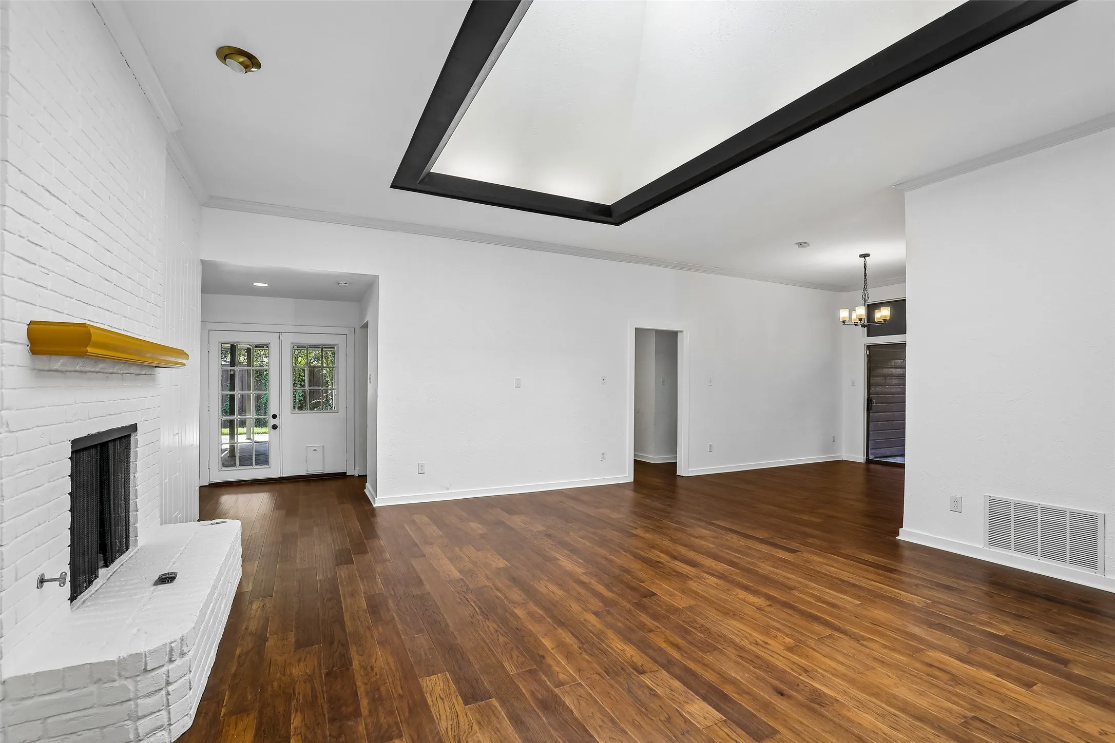 Single Family Residence For Sale in Dallas County , 6234 La Cosa Drive, Dallas, Texas 75248, 3 Bedroom, 3 Bathroom, 2 Garage spaces, 2,480 Sqft, built in 1979, mls#21404759, Real Estate Agent in Dallas, Homes For Sale in Dallas county, Homes For Sale in Dallas, Realtor in Dallas Texas, Real Estate Brokerage Independent Realty Texas, Luminita Cordes Realtor