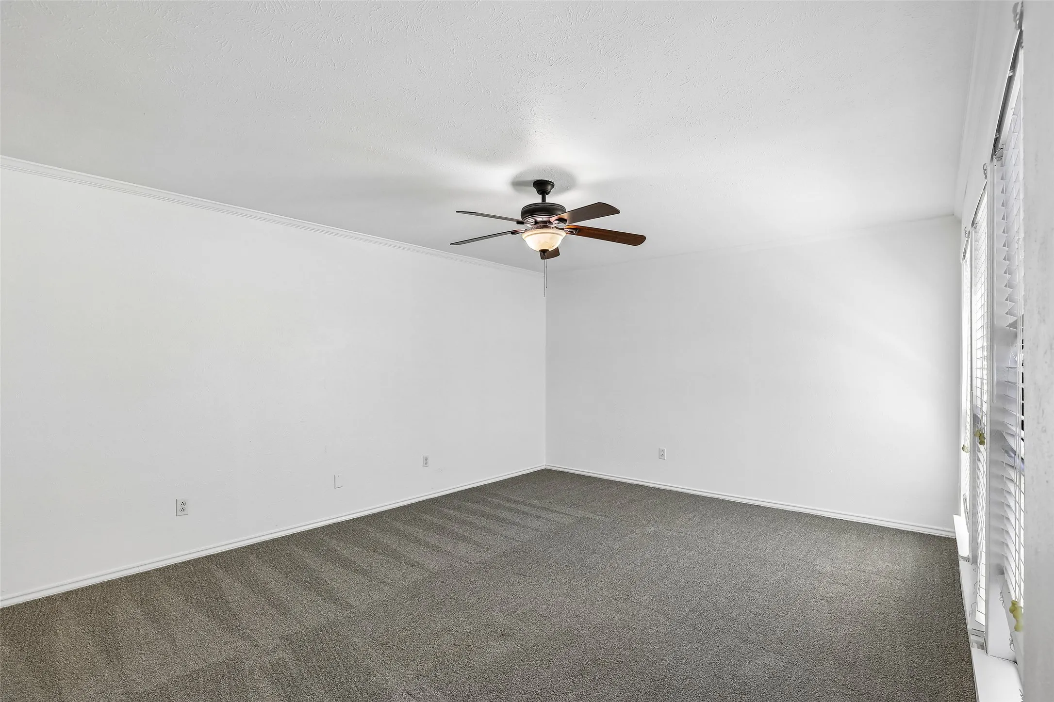 Single Family Residence For Sale in Dallas County , 6234 La Cosa Drive, Dallas, Texas 75248, 3 Bedroom, 3 Bathroom, 2 Garage spaces, 2,480 Sqft, built in 1979, mls#21404759, Real Estate Agent in Dallas, Homes For Sale in Dallas county, Homes For Sale in Dallas, Realtor in Dallas Texas, Real Estate Brokerage Independent Realty Texas, Luminita Cordes Realtor