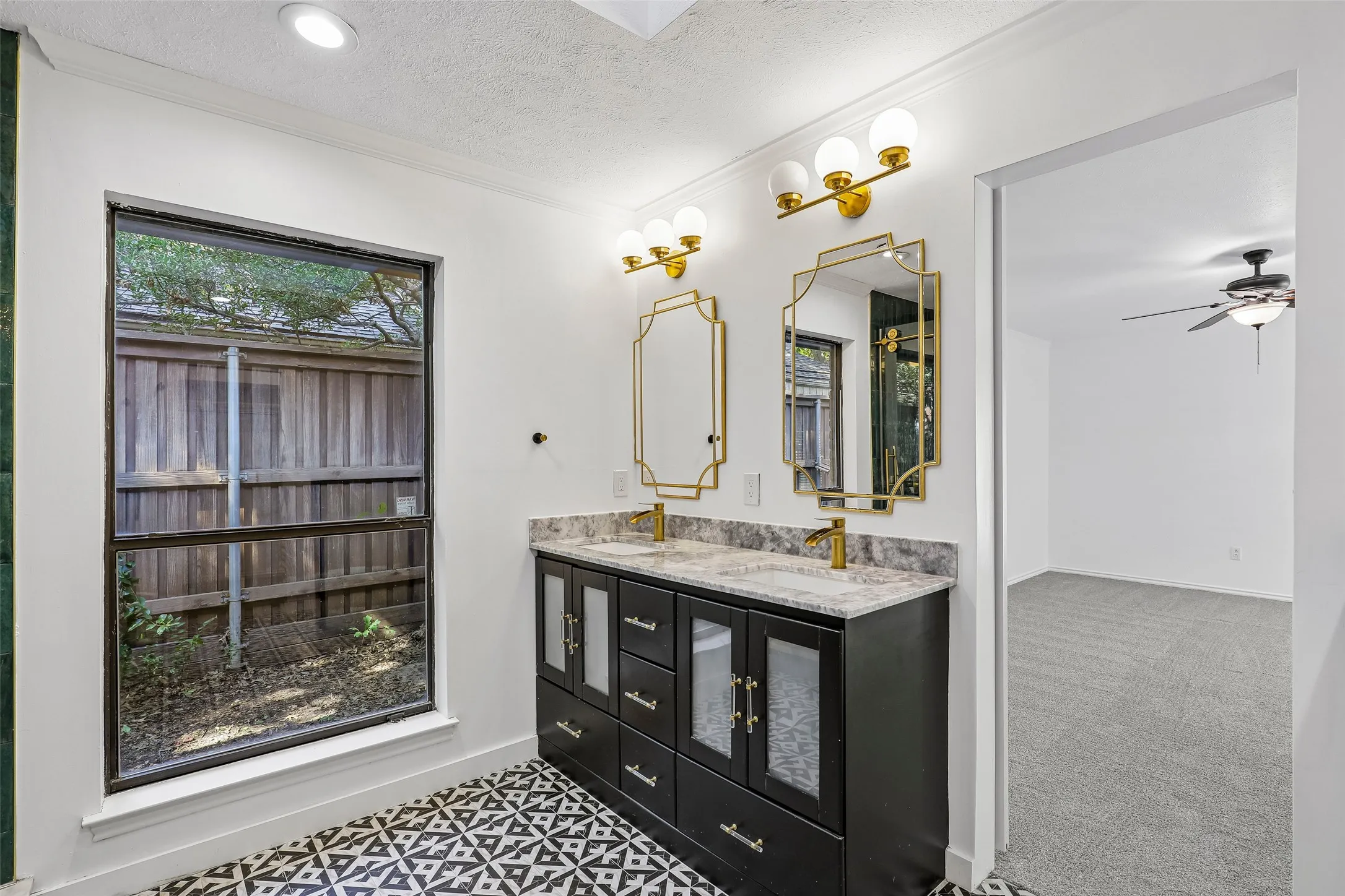 Single Family Residence For Sale in Dallas County , 6234 La Cosa Drive, Dallas, Texas 75248, 3 Bedroom, 3 Bathroom, 2 Garage spaces, 2,480 Sqft, built in 1979, mls#21404759, Real Estate Agent in Dallas, Homes For Sale in Dallas county, Homes For Sale in Dallas, Realtor in Dallas Texas, Real Estate Brokerage Independent Realty Texas, Luminita Cordes Realtor
